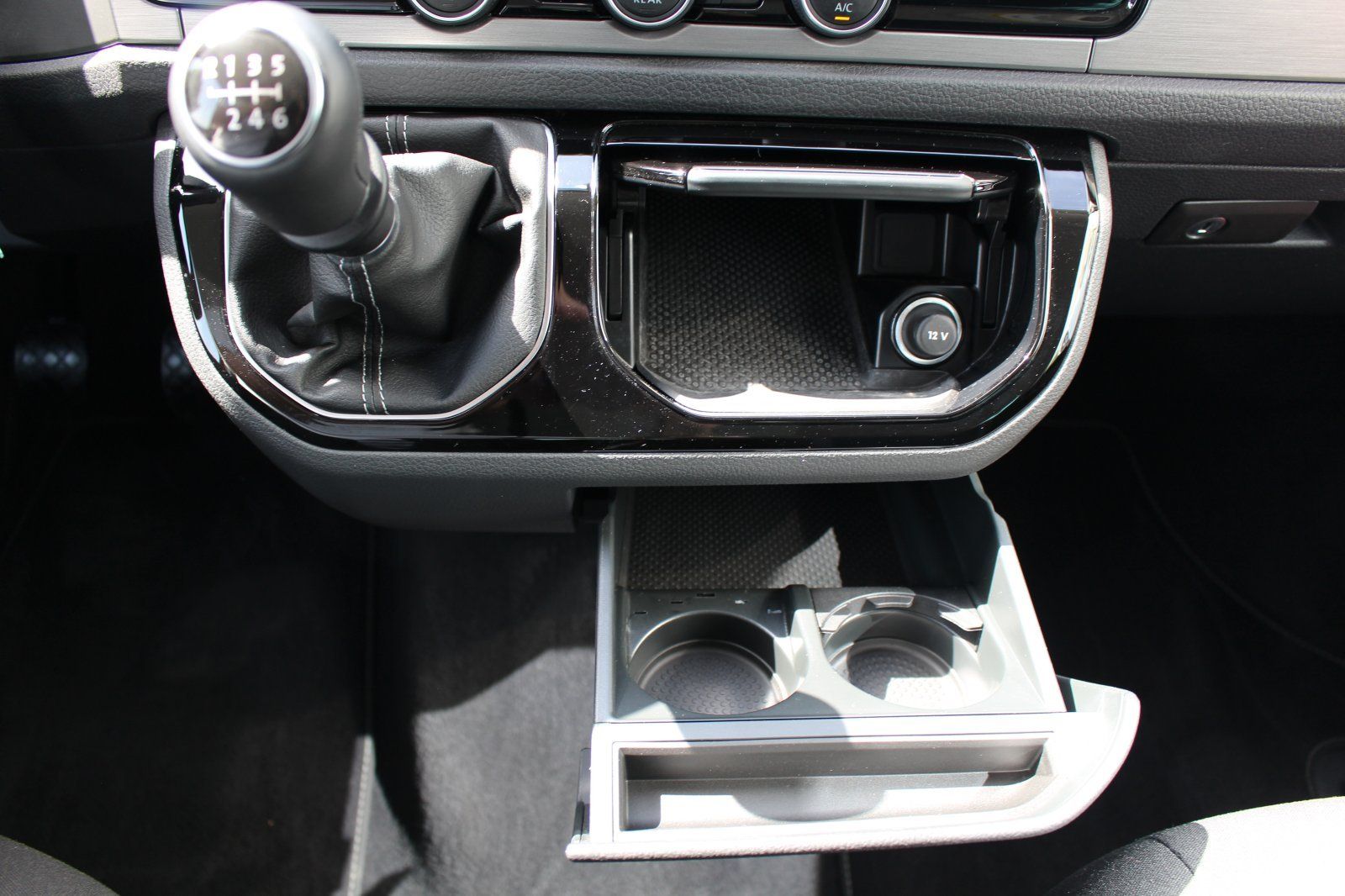 Volkswagen T6 Multivan 2.0 TDI Join - Samsaru's Car Outlet