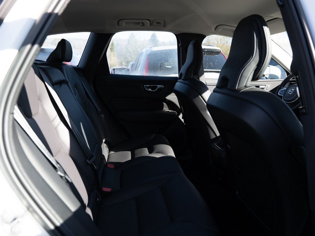 Volvo XC60 B4 Plus Bright AWD SHZ KAMERA NAVI AHK LED