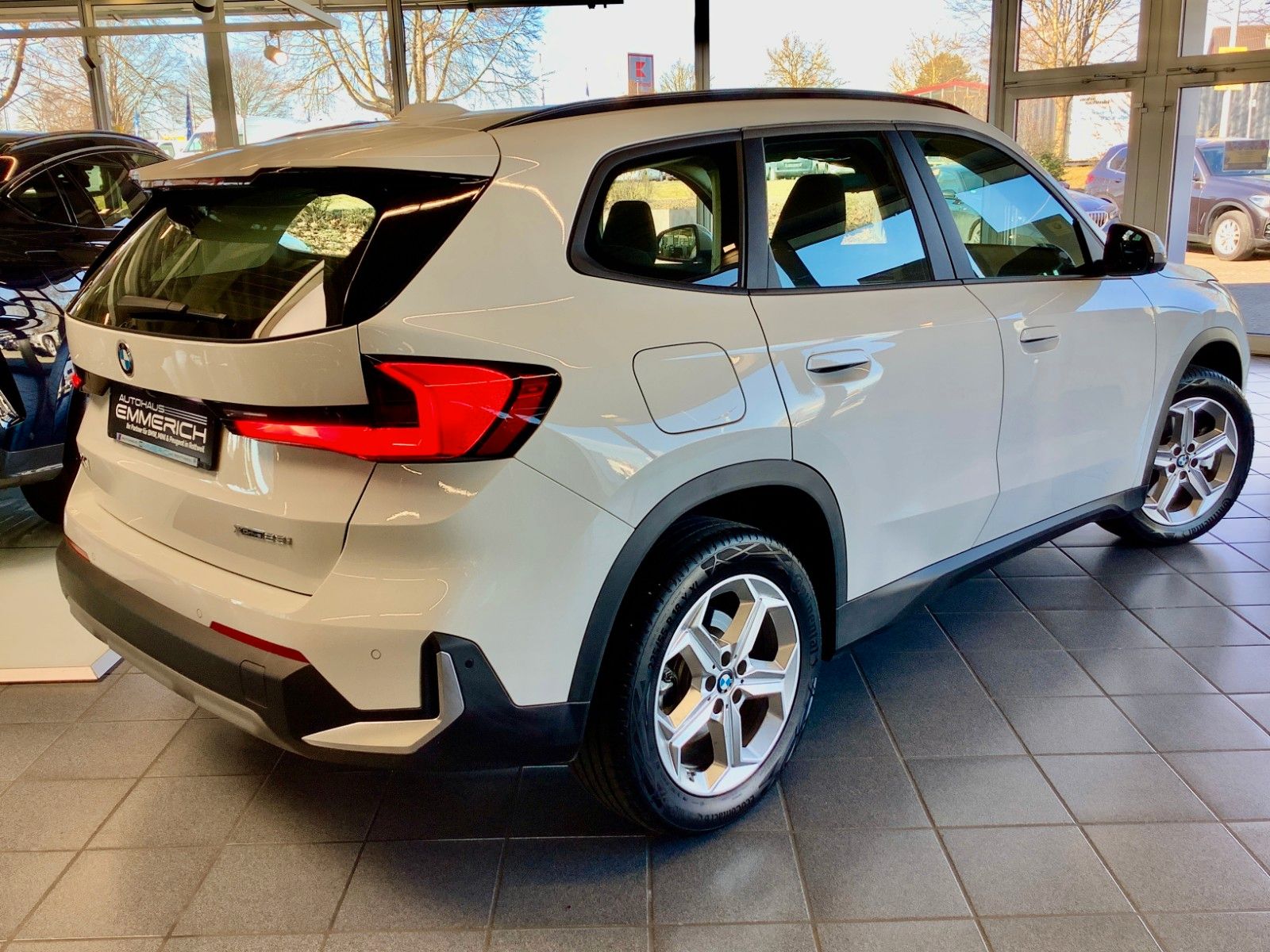 BMW X1 23 i xDrive - Samsaru's Car Outlet