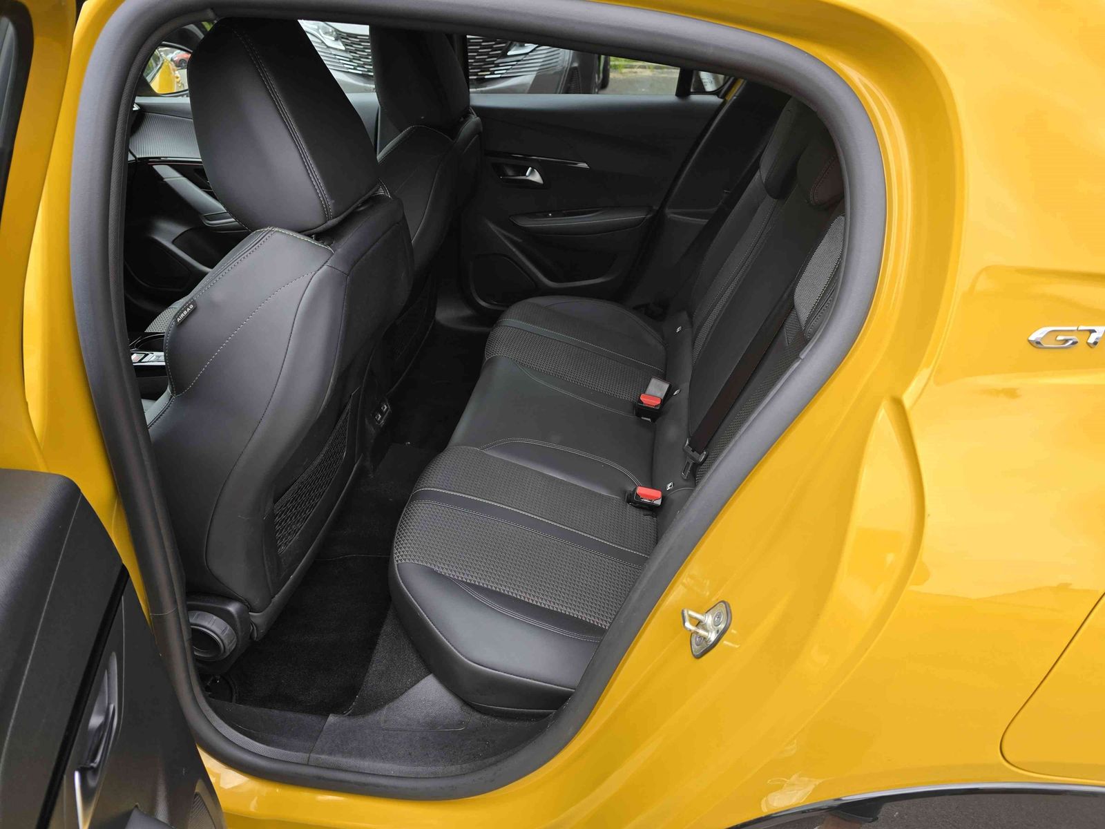 Peugeot 208 GT - Samsaru's Car Outlet