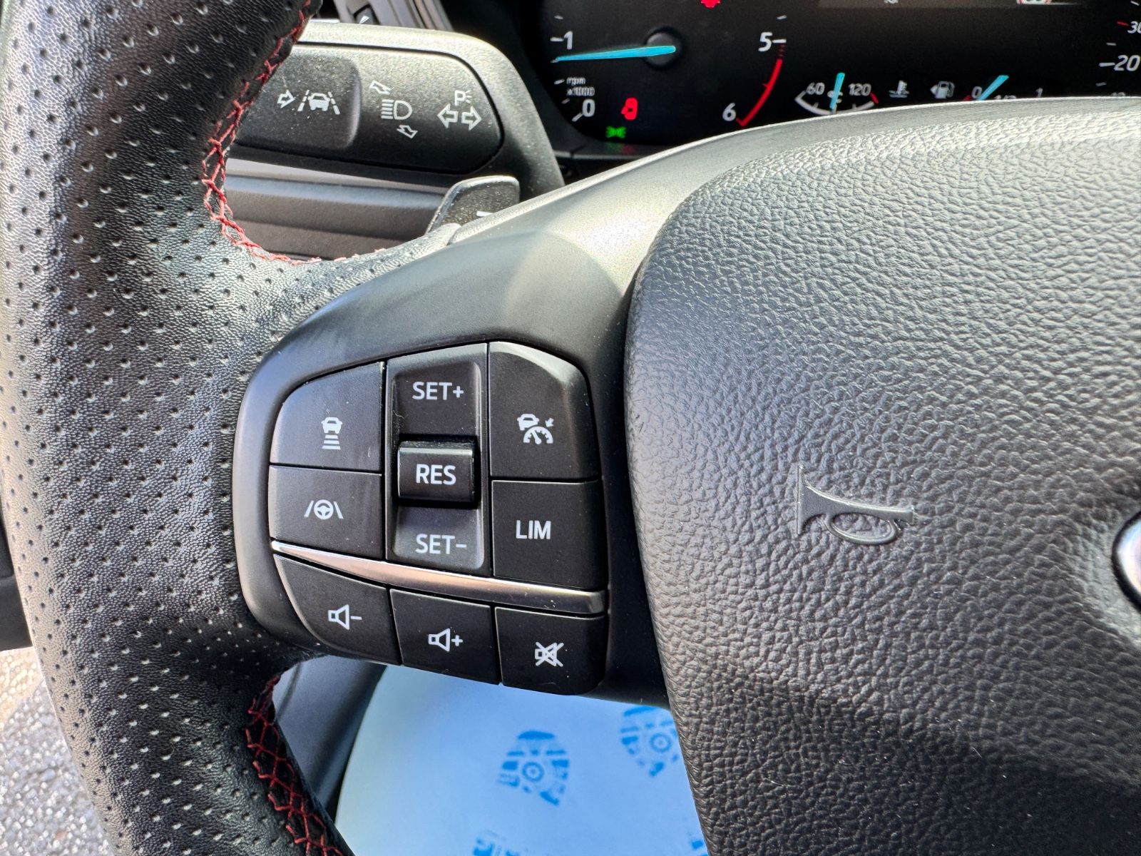 Ford Focus Turnier ST-Line* LED* CAM* AHK*