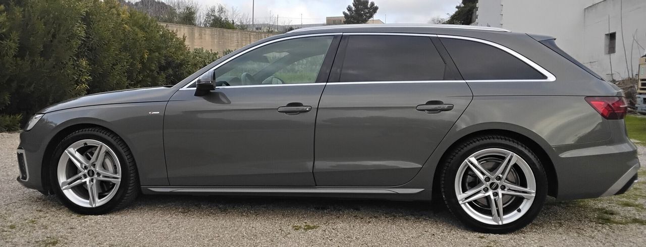 Audi A4 Avant 40 TDI quattro S line - Samsaru's Car Outlet