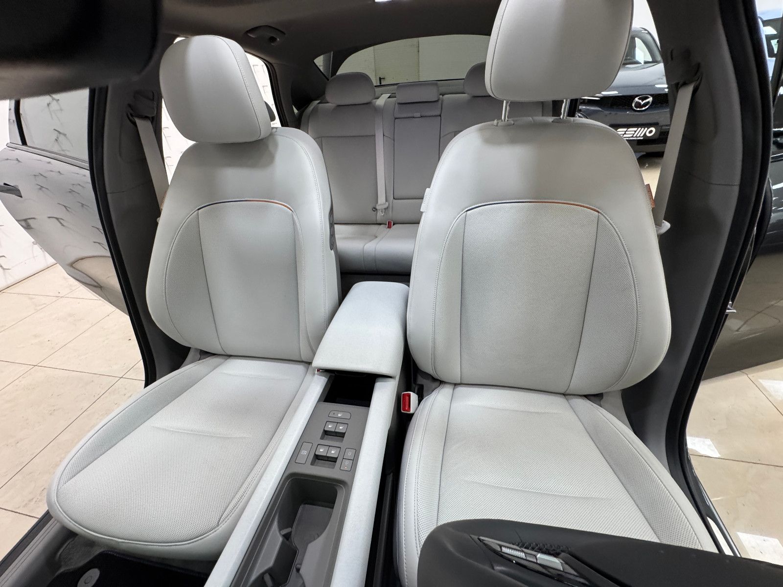 Hyundai IONIQ 6 77,4kWh 325ps 4WD Uniq PANO & DIGI NON