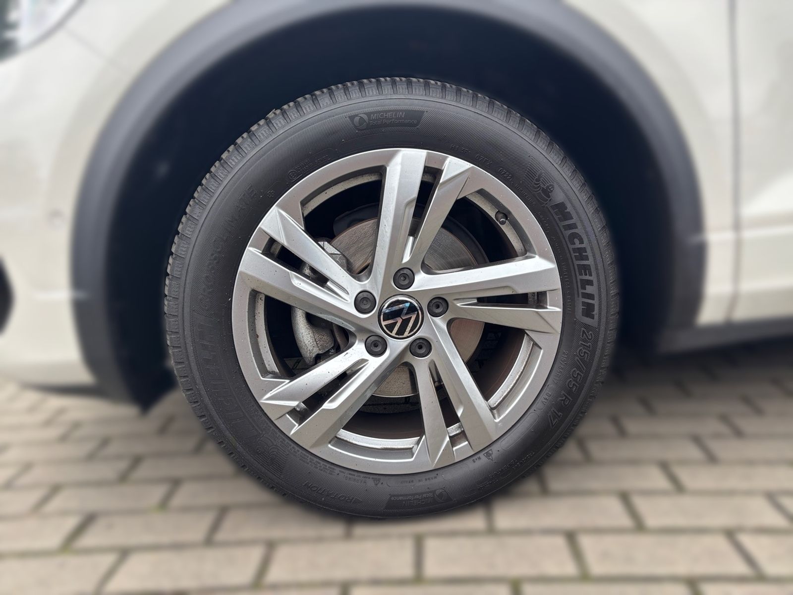 Volkswagen T-Roc 1.5 TSI R-LINE - Samsaru's Car Outlet