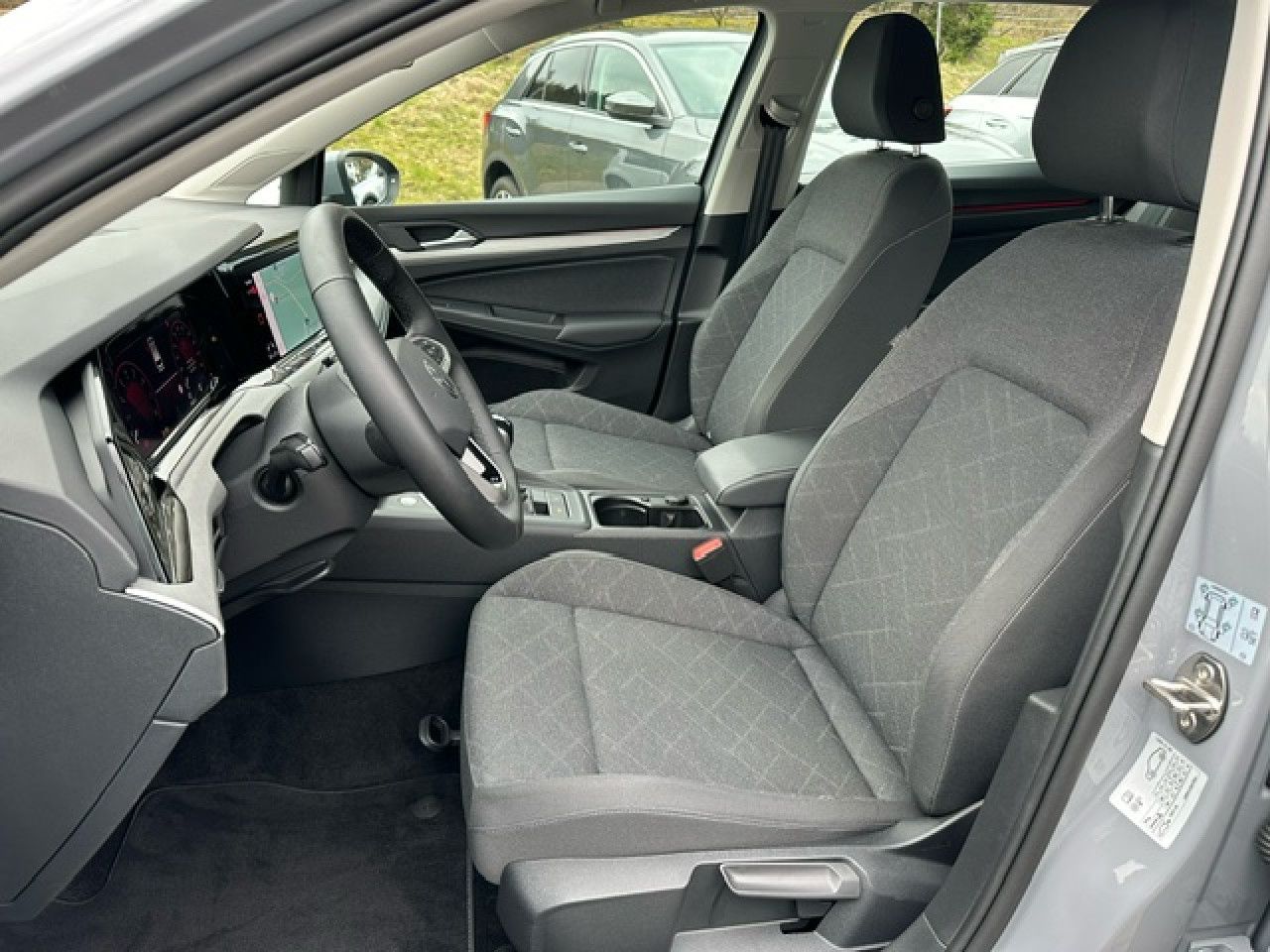 Volkswagen Golf VIII Variant Life 1.5 TSI - Samsaru's Car Outlet