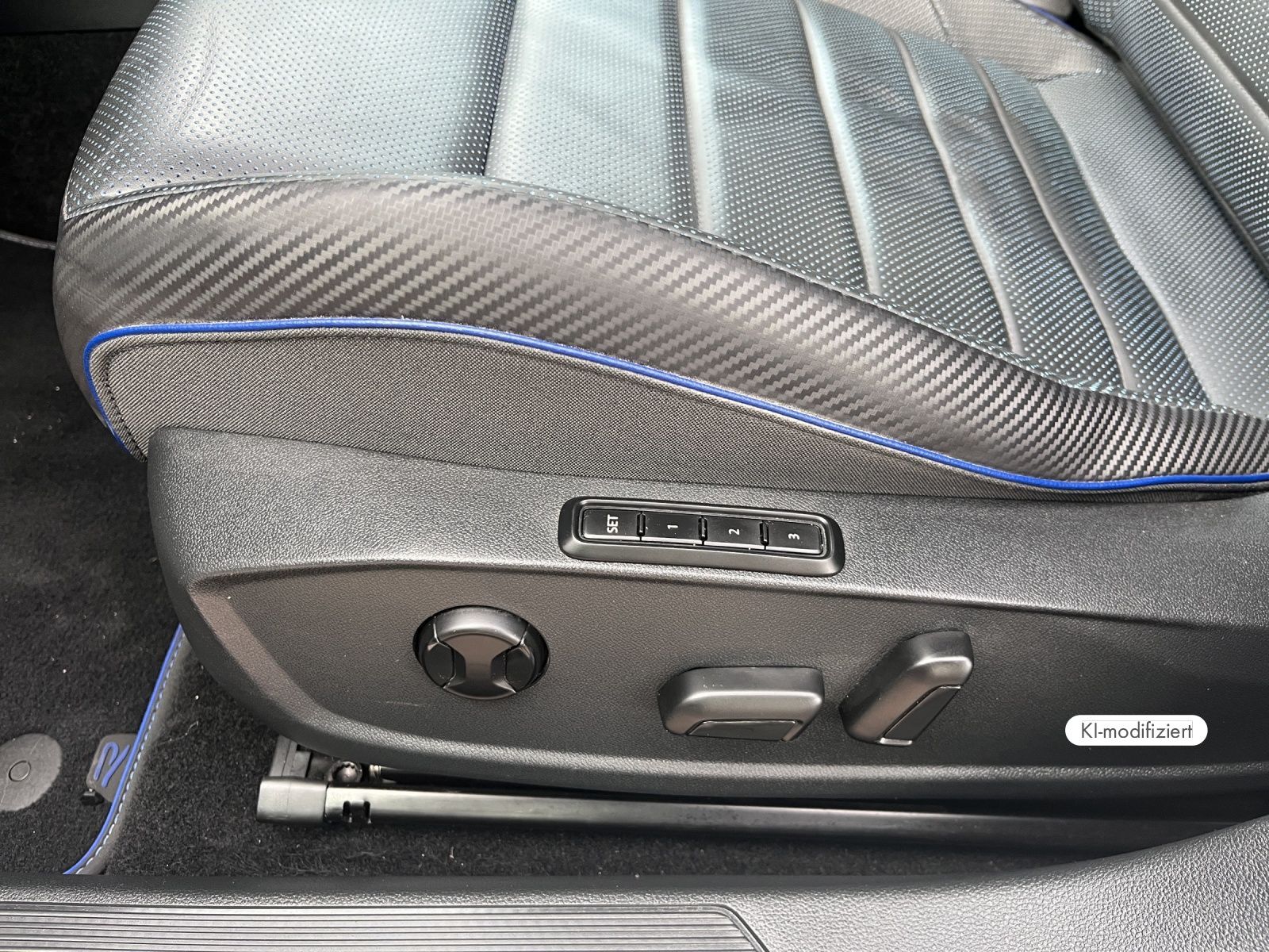 Volkswagen Golf VIII R 20 Years 2.0 TSI PANO KAMERA H&K