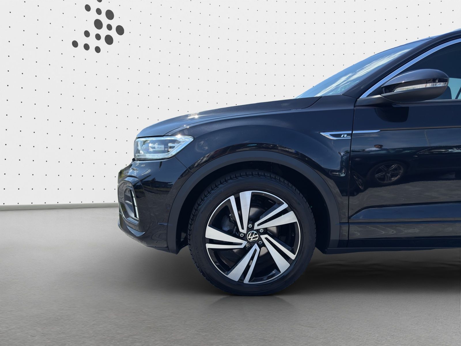 Volkswagen T-Roc 1.5 TSI DSG R-LINE - Samsaru's Car Outlet