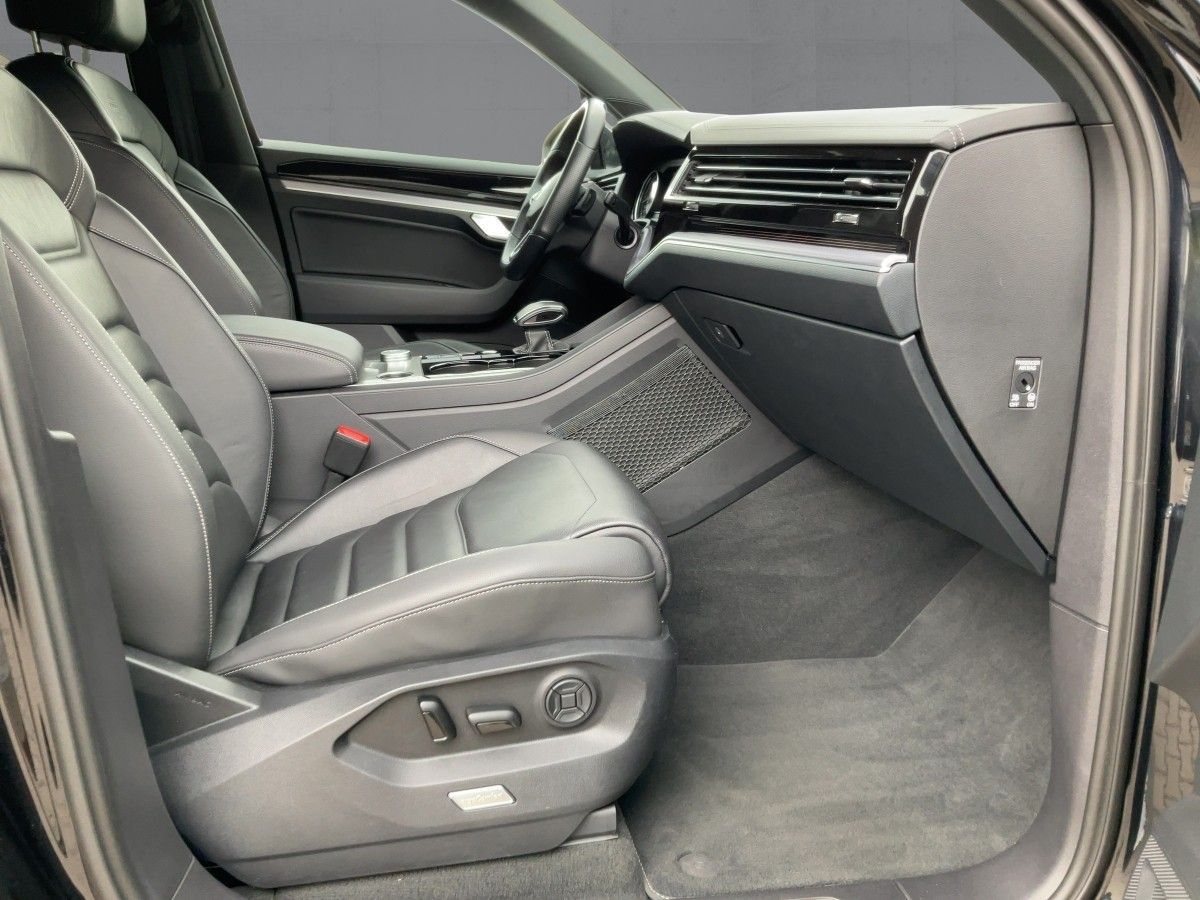 Volkswagen Touareg 3.0 TDI 4M R-LINE - Samsaru's Car Outlet