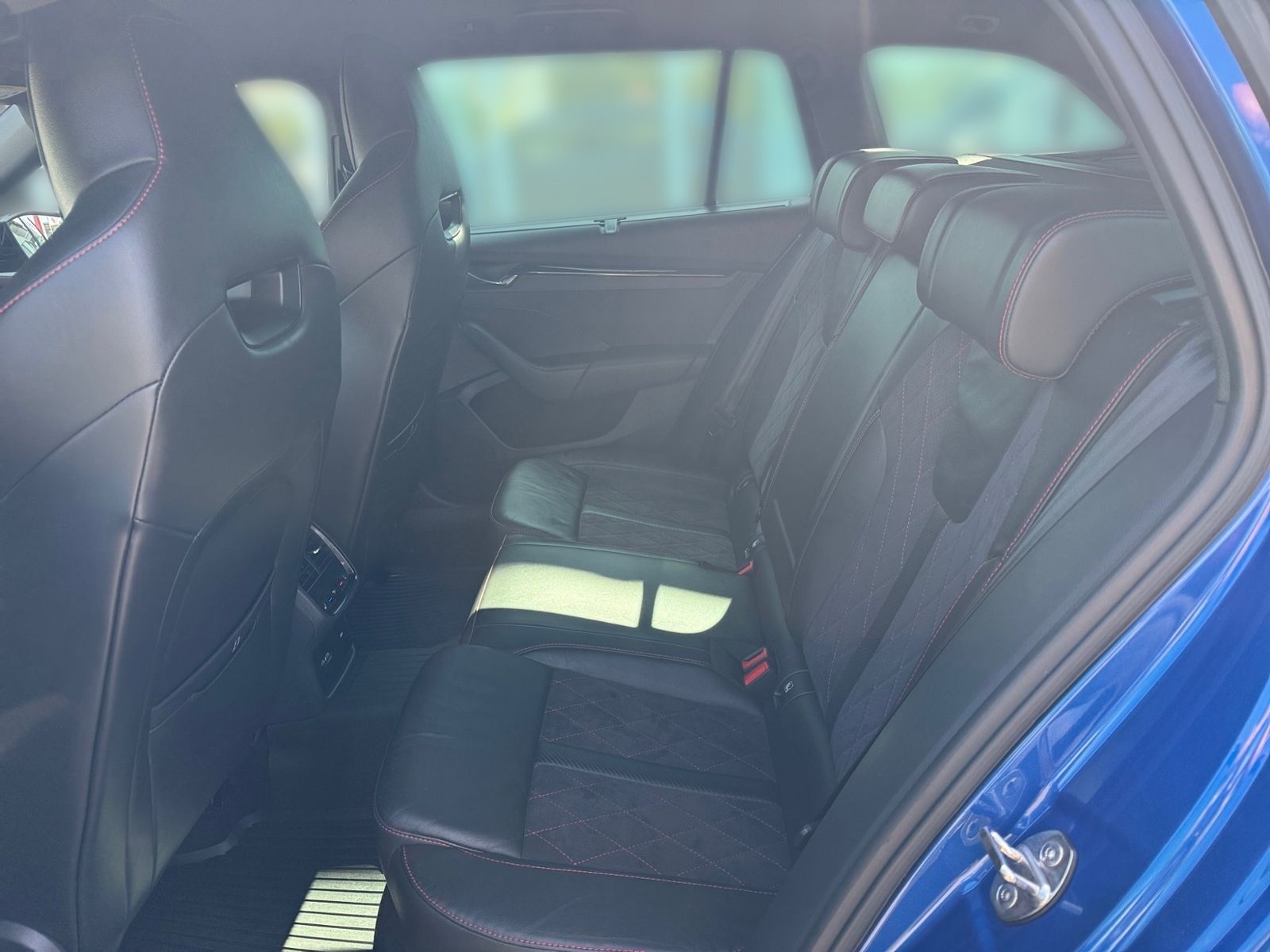 Skoda Octavia Combi 2.0 TDI DSG 4x4 RS PLUS - Samsaru's Car Outlet