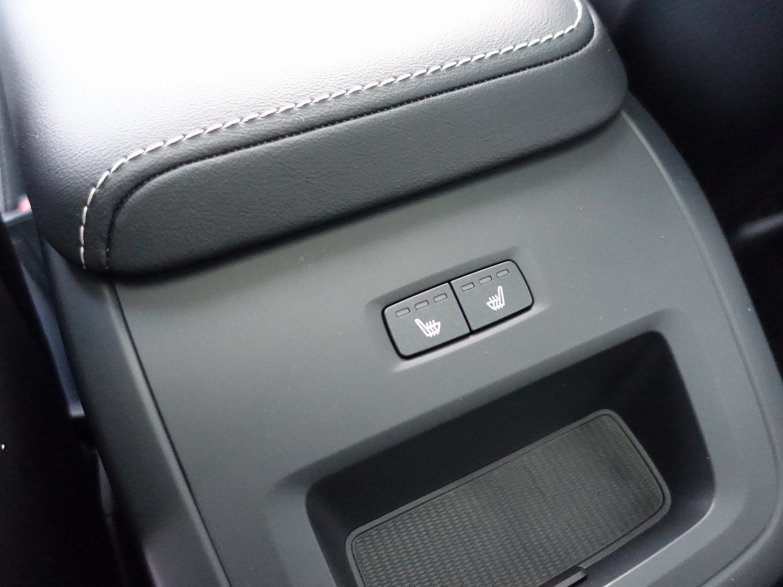 Volvo XC60 Plus B5 AWD Mild-Hybrid/Dark/FourC/AHK/H&K