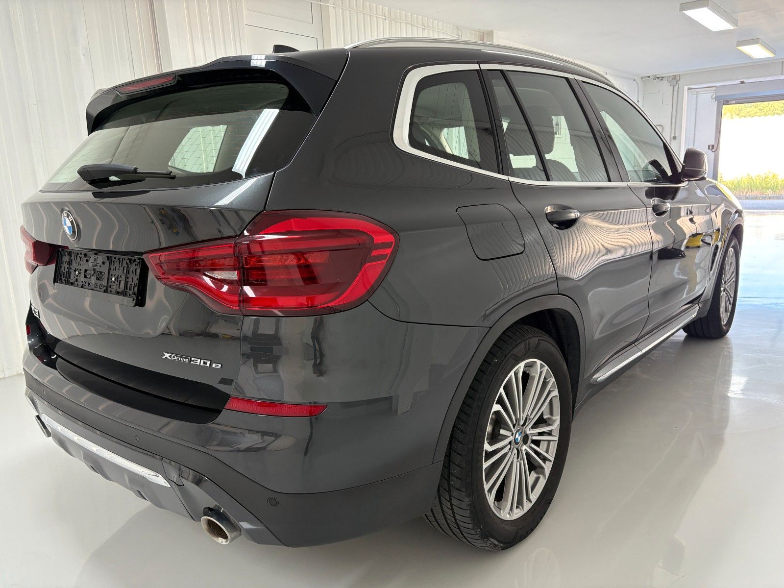 BMW X3 xDrive 30 e Luxury Line - Samsaru's Car Outlet