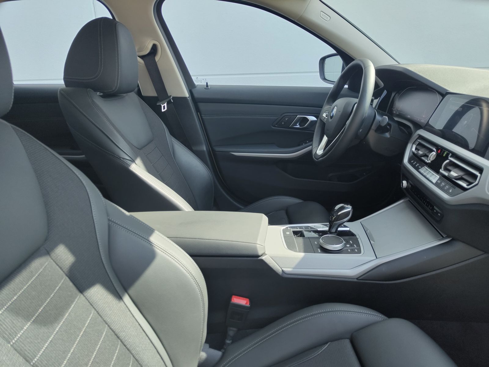 BMW 320i Touring Advantage - Samsaru's Car Outlet