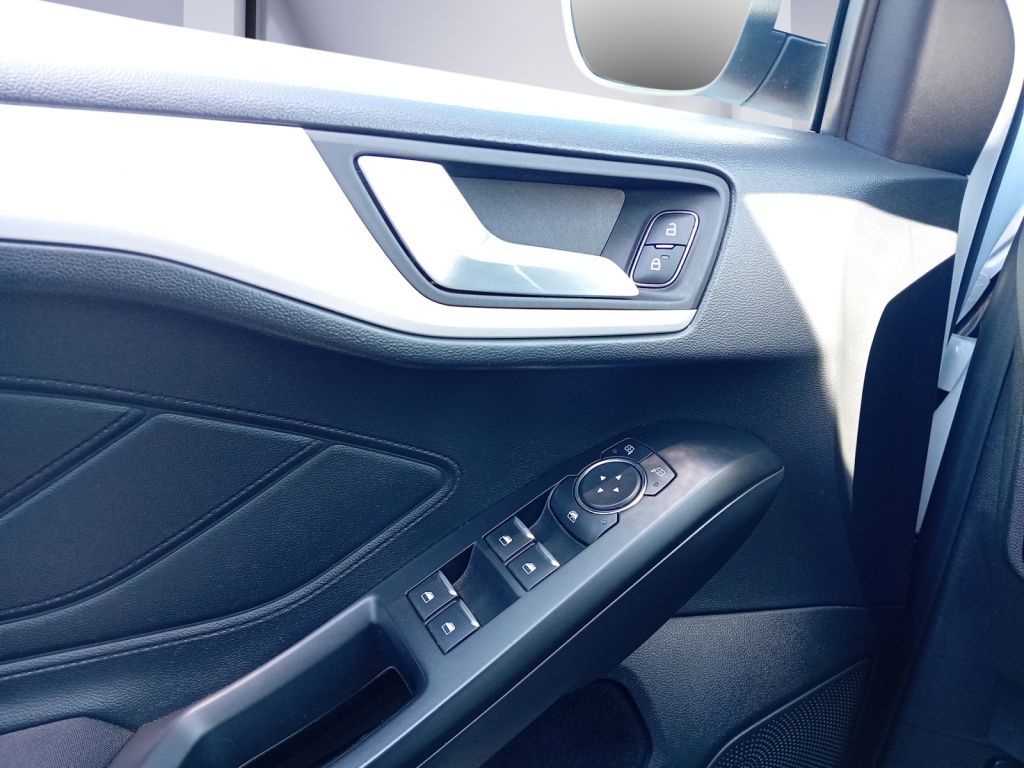 Ford Focus Turnier 2.0 EcoBlue Aut. - Samsaru's Car Outlet