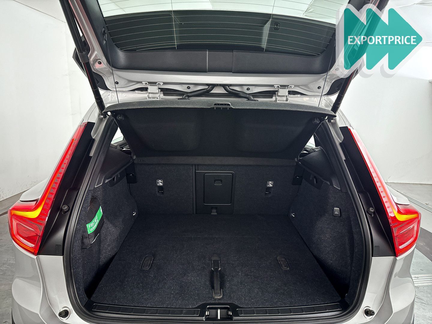 Volvo XC40 B4 Plus Dark | Parkeercamera | Stoel- en St