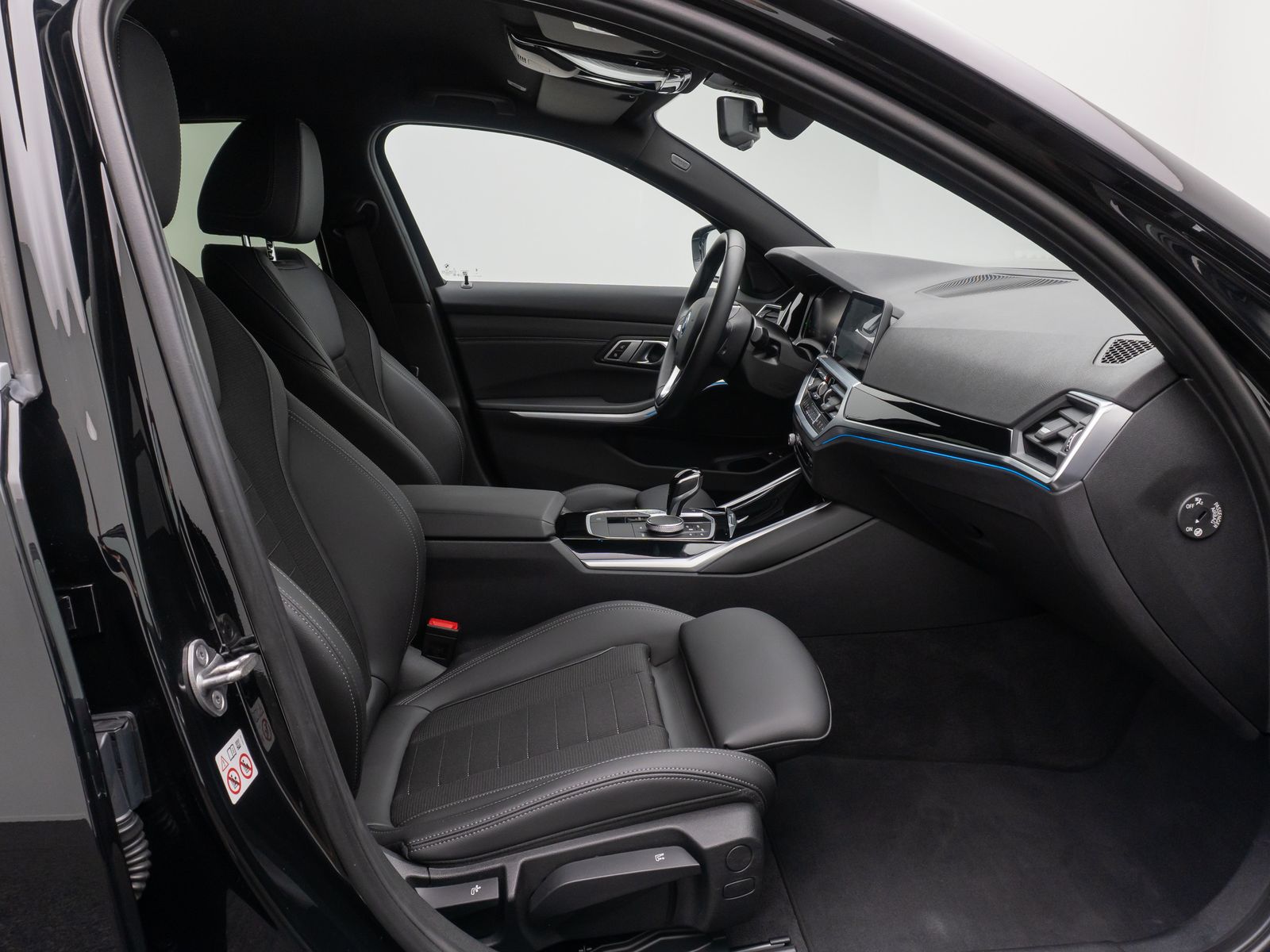 BMW 320e Sport Line - Samsaru's Car Outlet