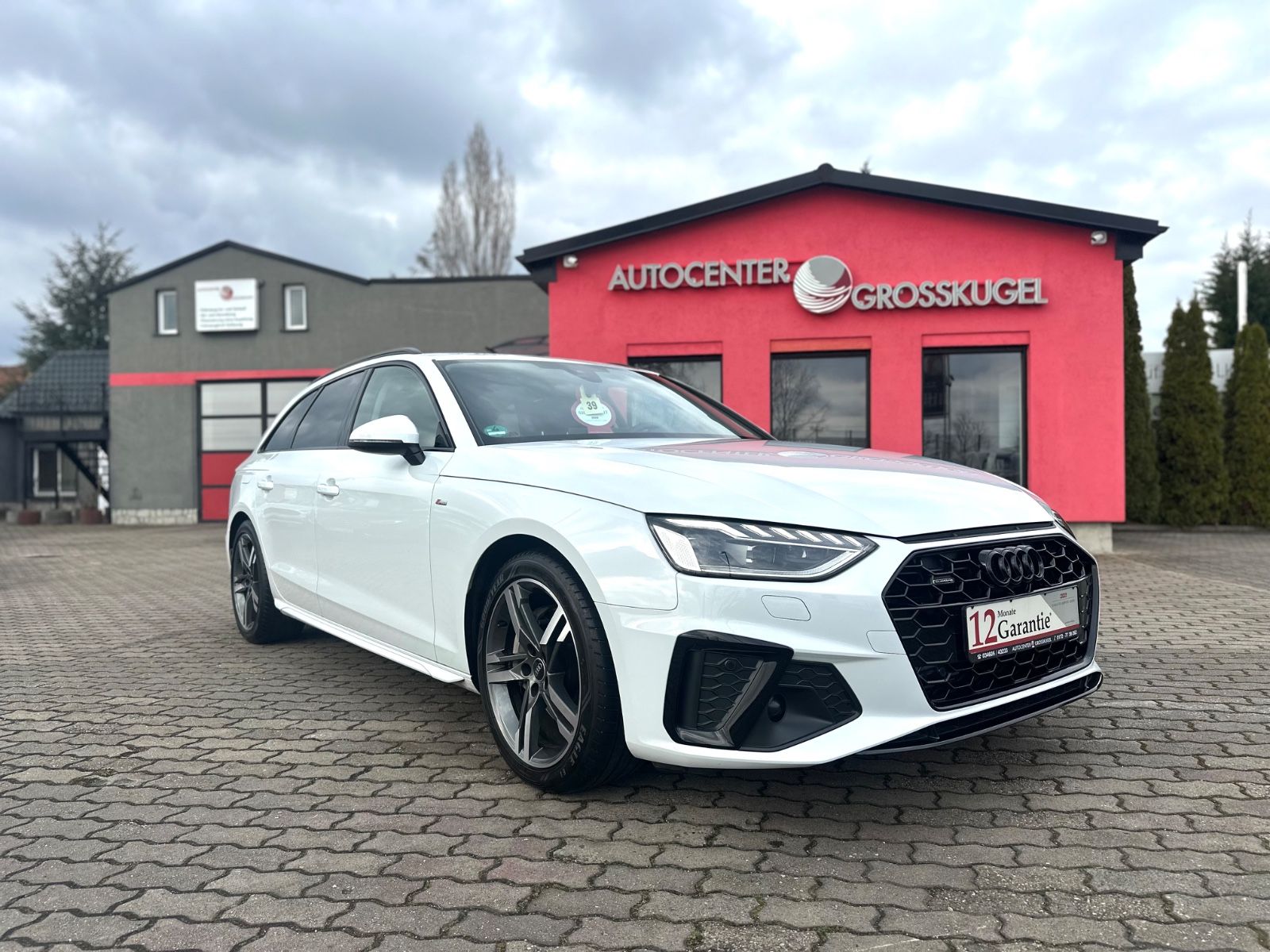 Audi A4 Avant 40 TFSI quattro S line - Samsaru's Car Outlet