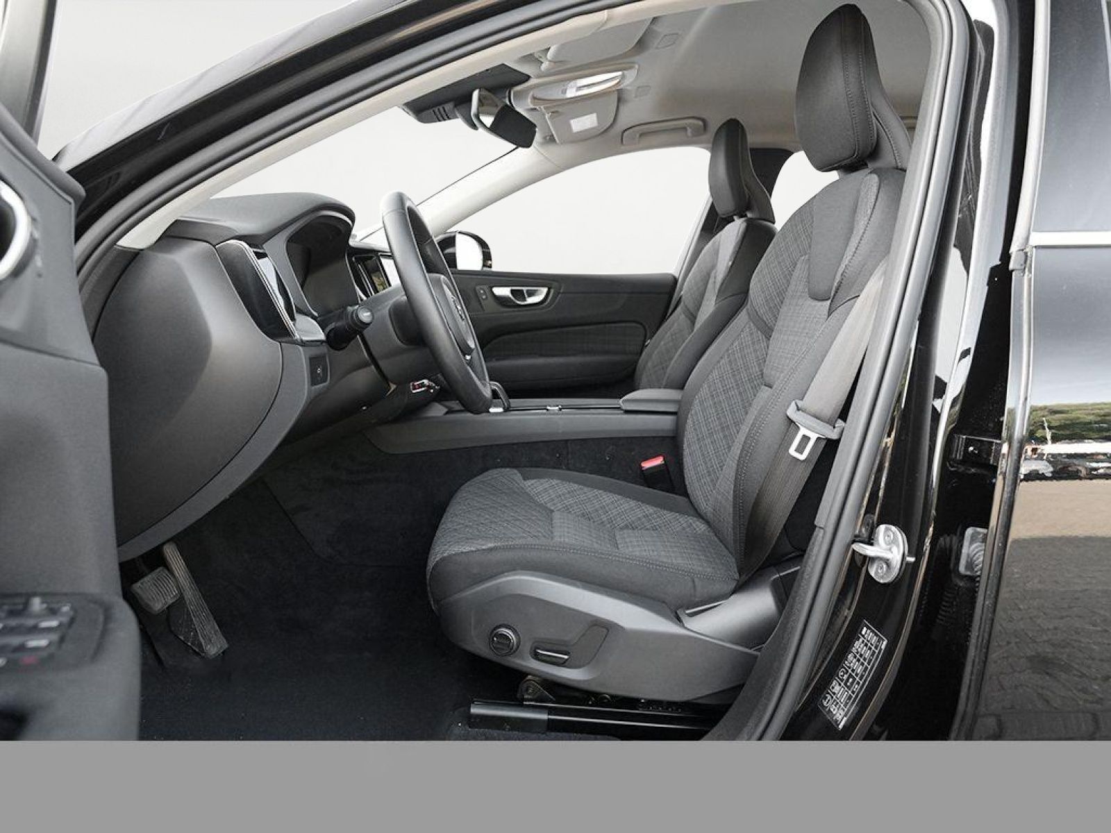 Volvo XC60 B4 Core - Samsaru's Car Outlet
