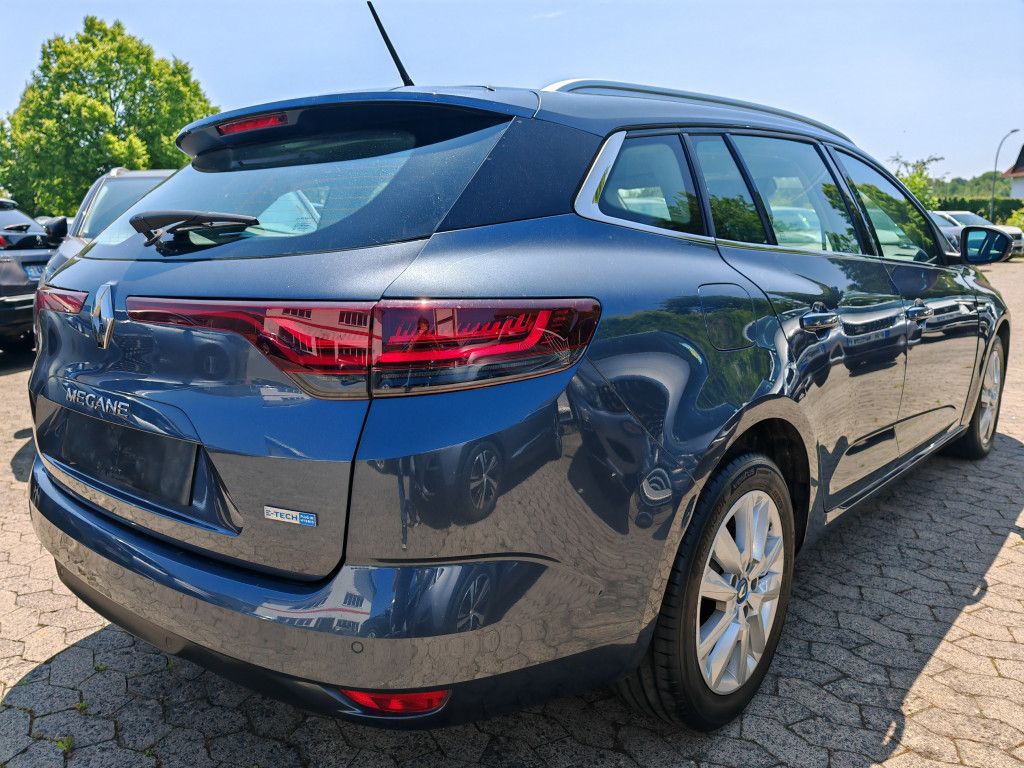 Renault Megane E-TECH 160 Plug-In Hybrid - Samsaru's Car Outlet