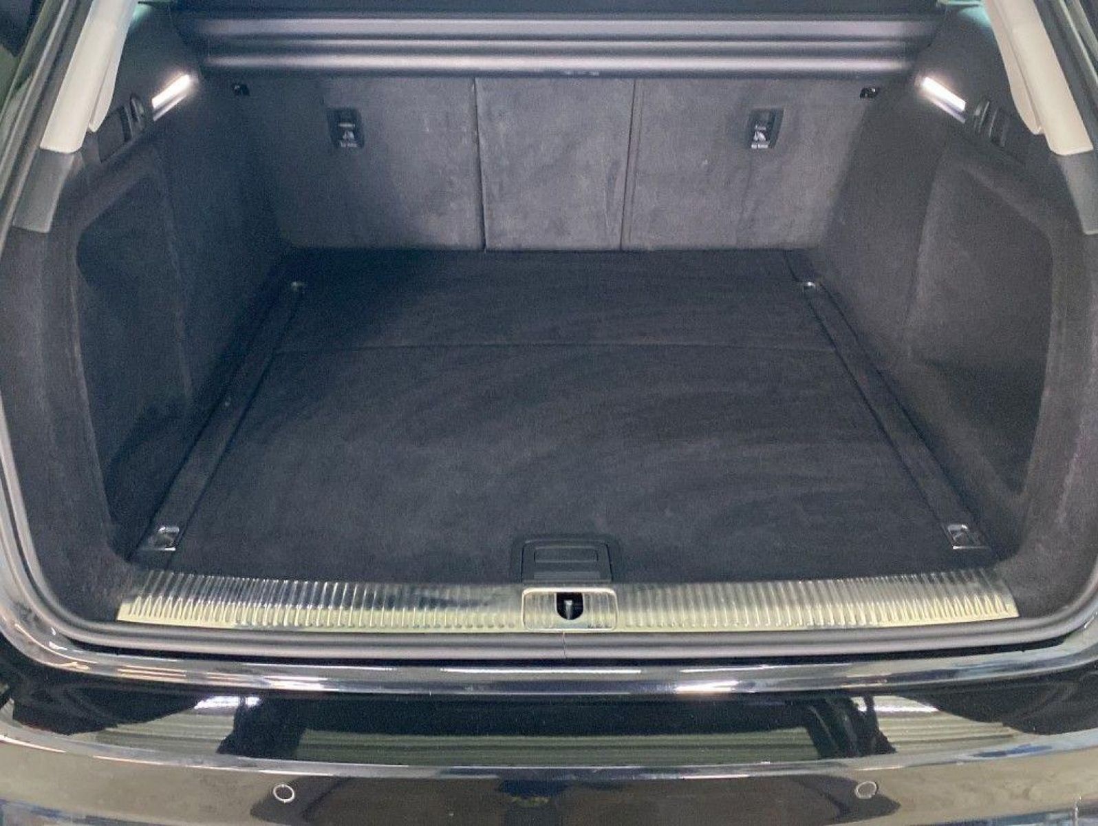 Audi A4 Avant 35 TFSI - Samsaru's Car Outlet