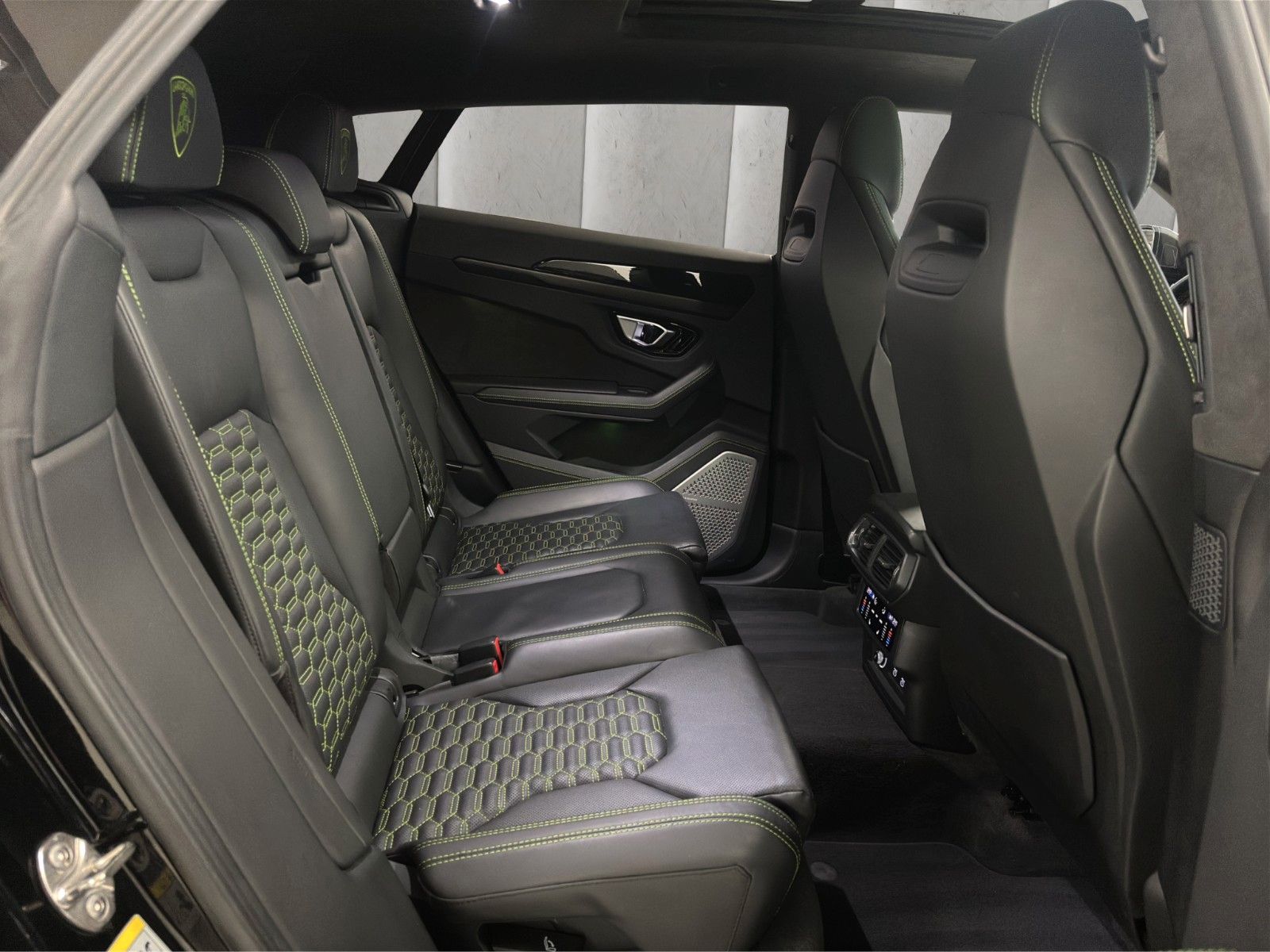 Lamborghini Urus 4.0 V8 - Samsaru's Car Outlet