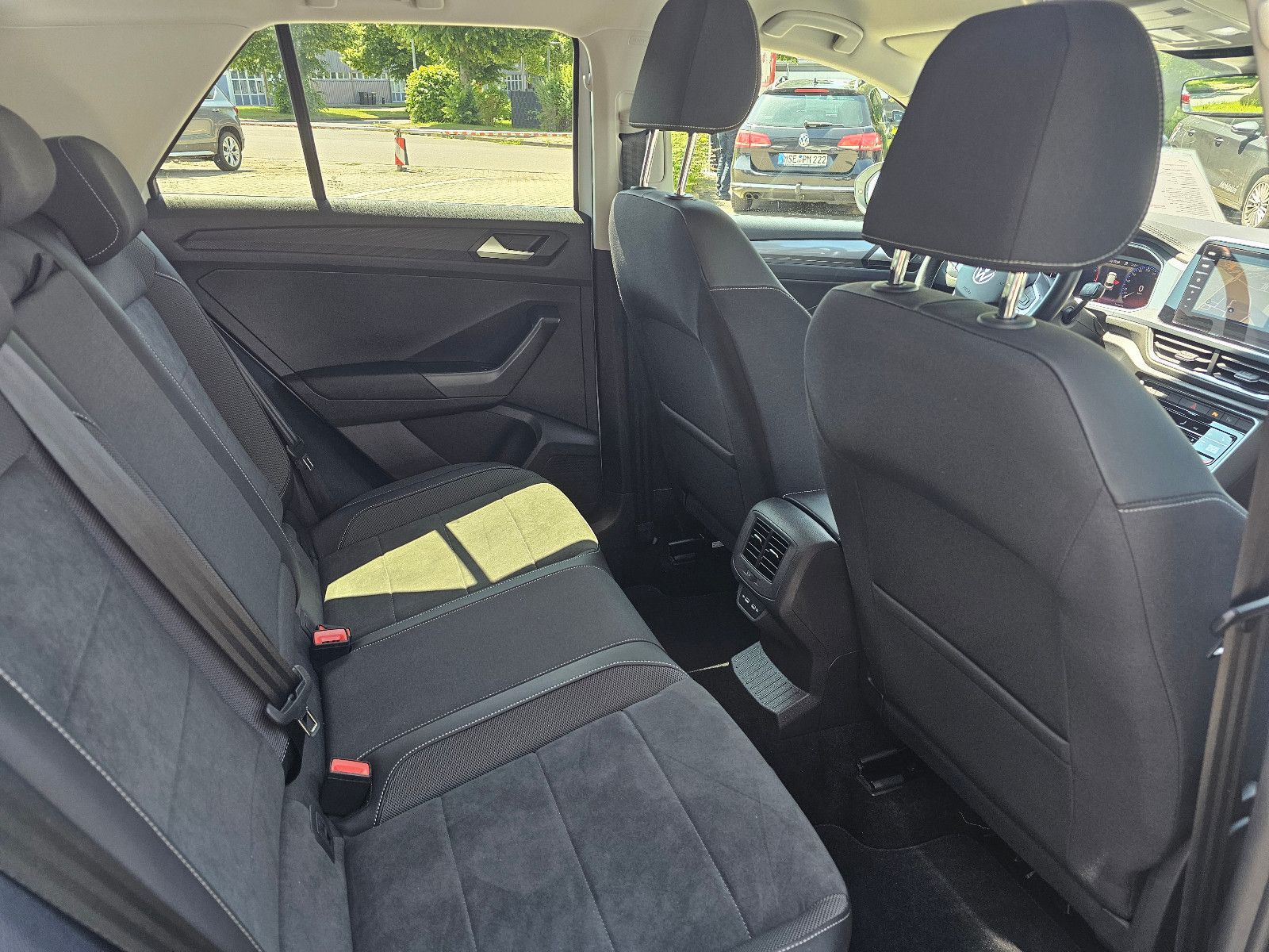 Volkswagen T-Roc 1.0 TSI Style - Samsaru's Car Outlet