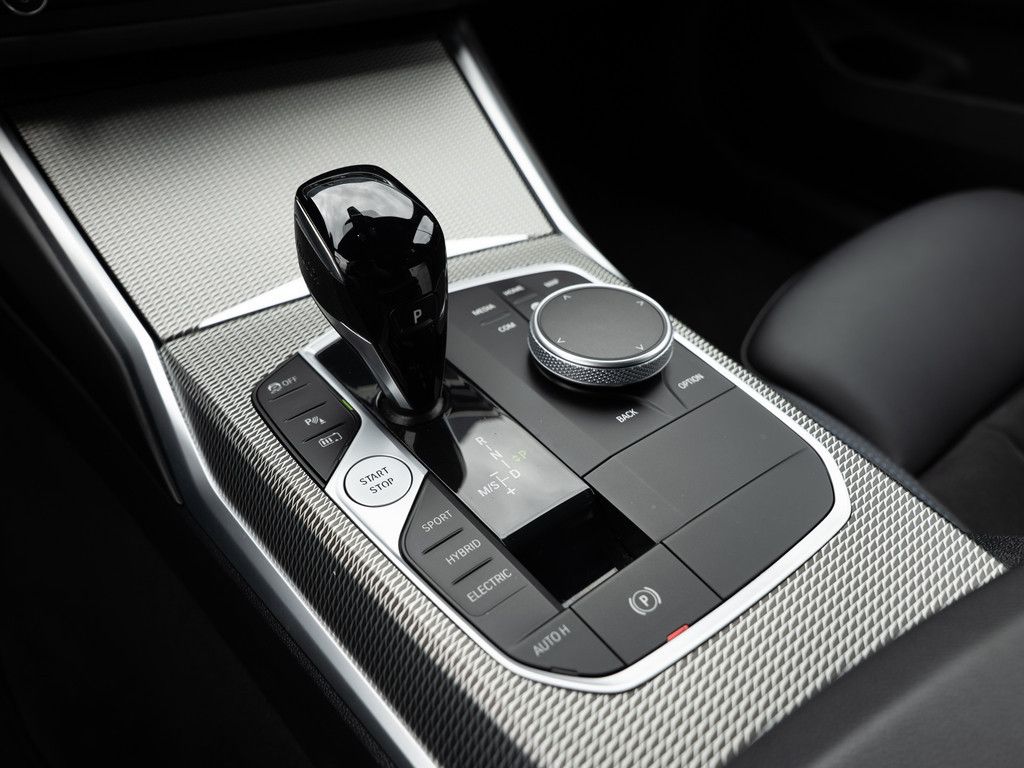 BMW 330e Touring M-Sportpaket - Samsaru's Car Outlet