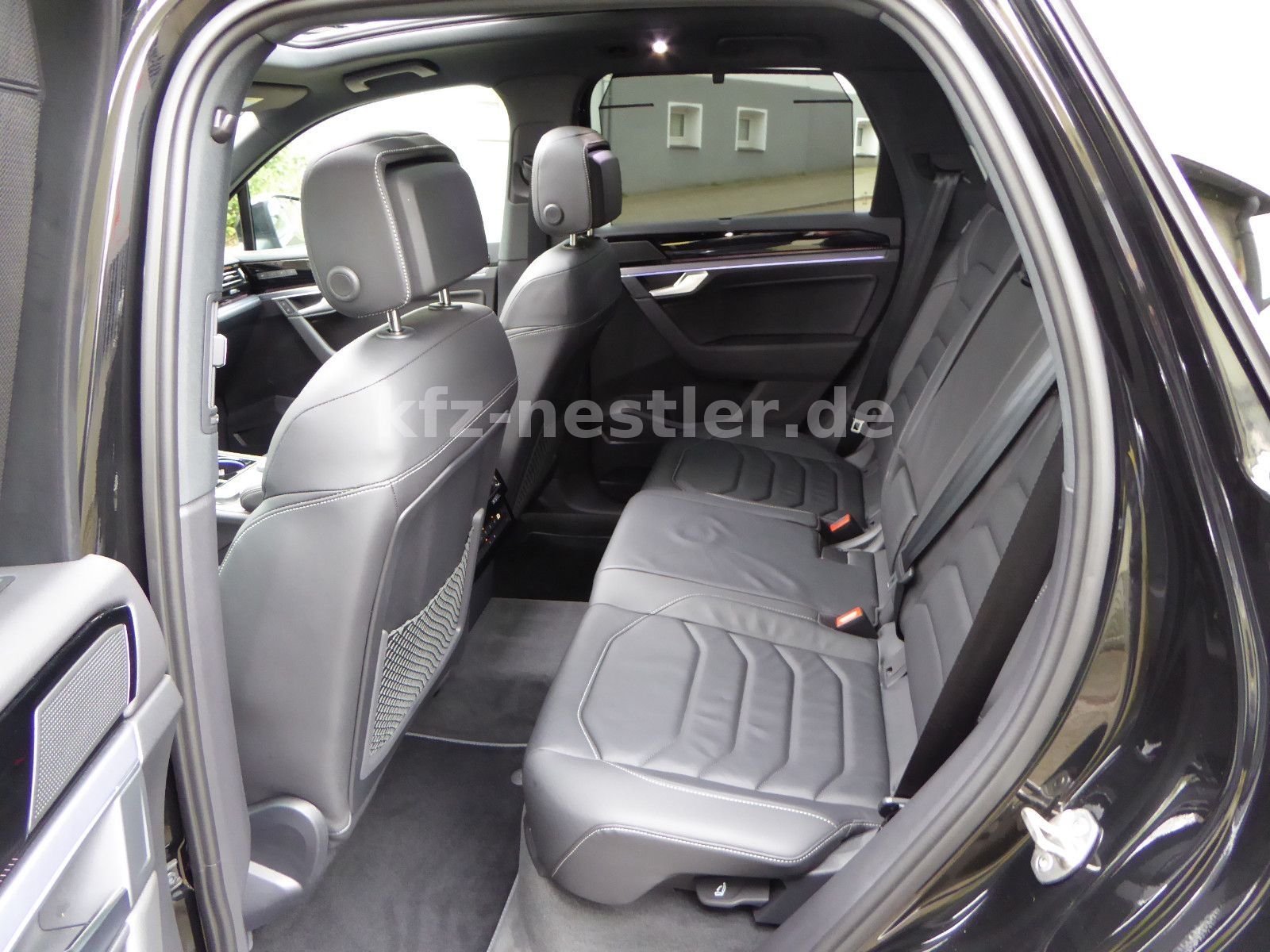 Volkswagen Touareg R eHybrid - Samsaru's Car Outlet