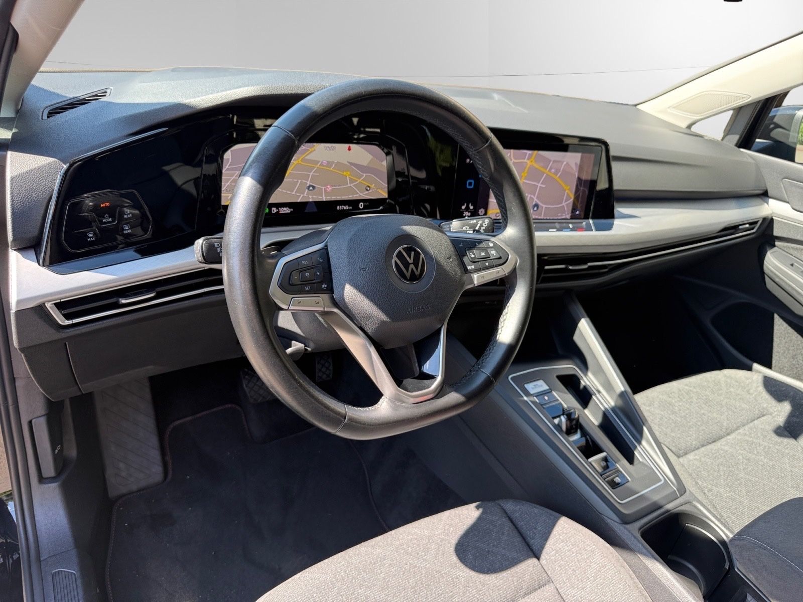 Volkswagen GOLF VIII 2.0 TDI DSG LIFE - Samsaru's Car Outlet