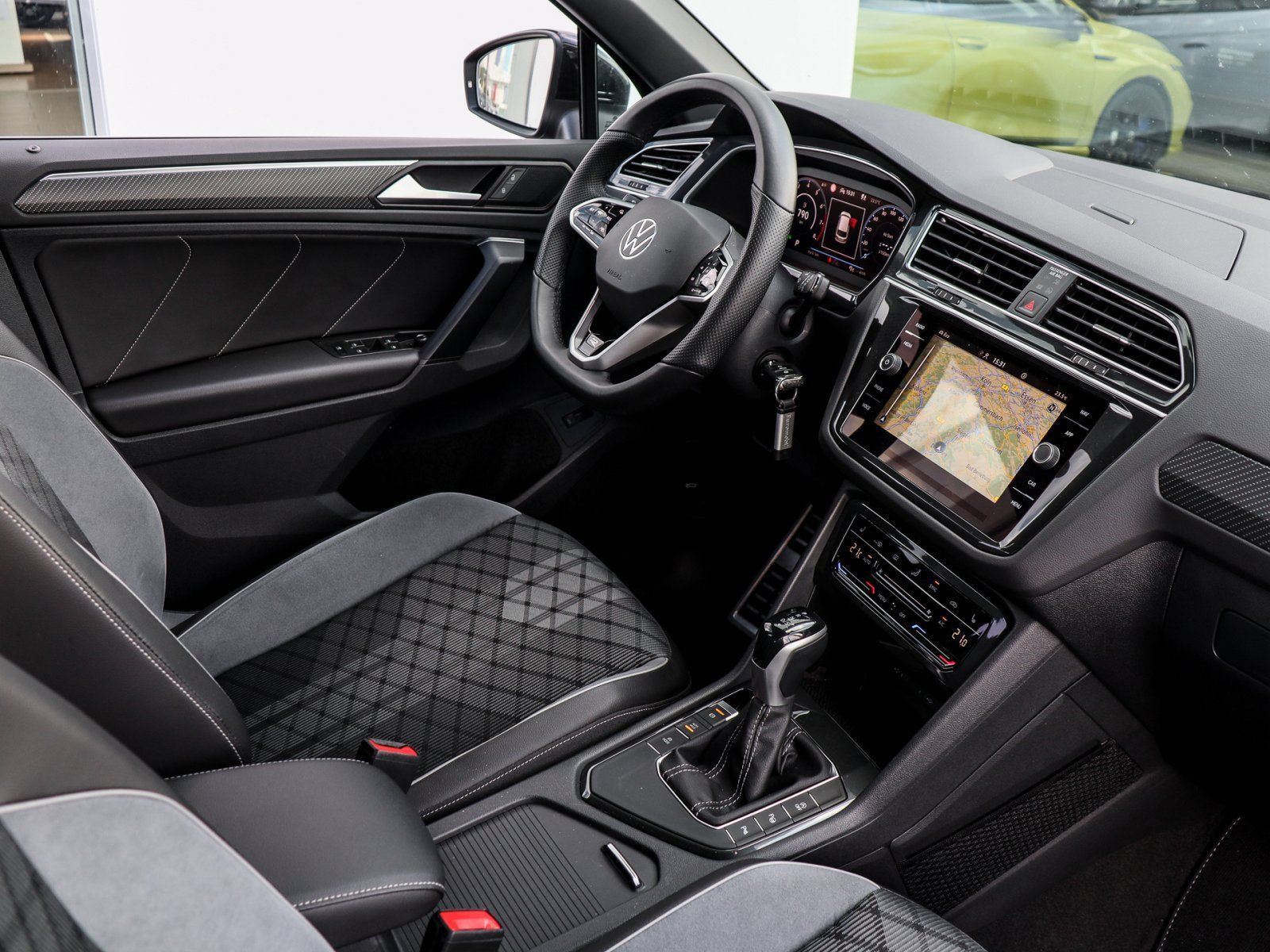 Volkswagen Tiguan R-Line 1.5 TSI DSG - Samsaru's Car Outlet