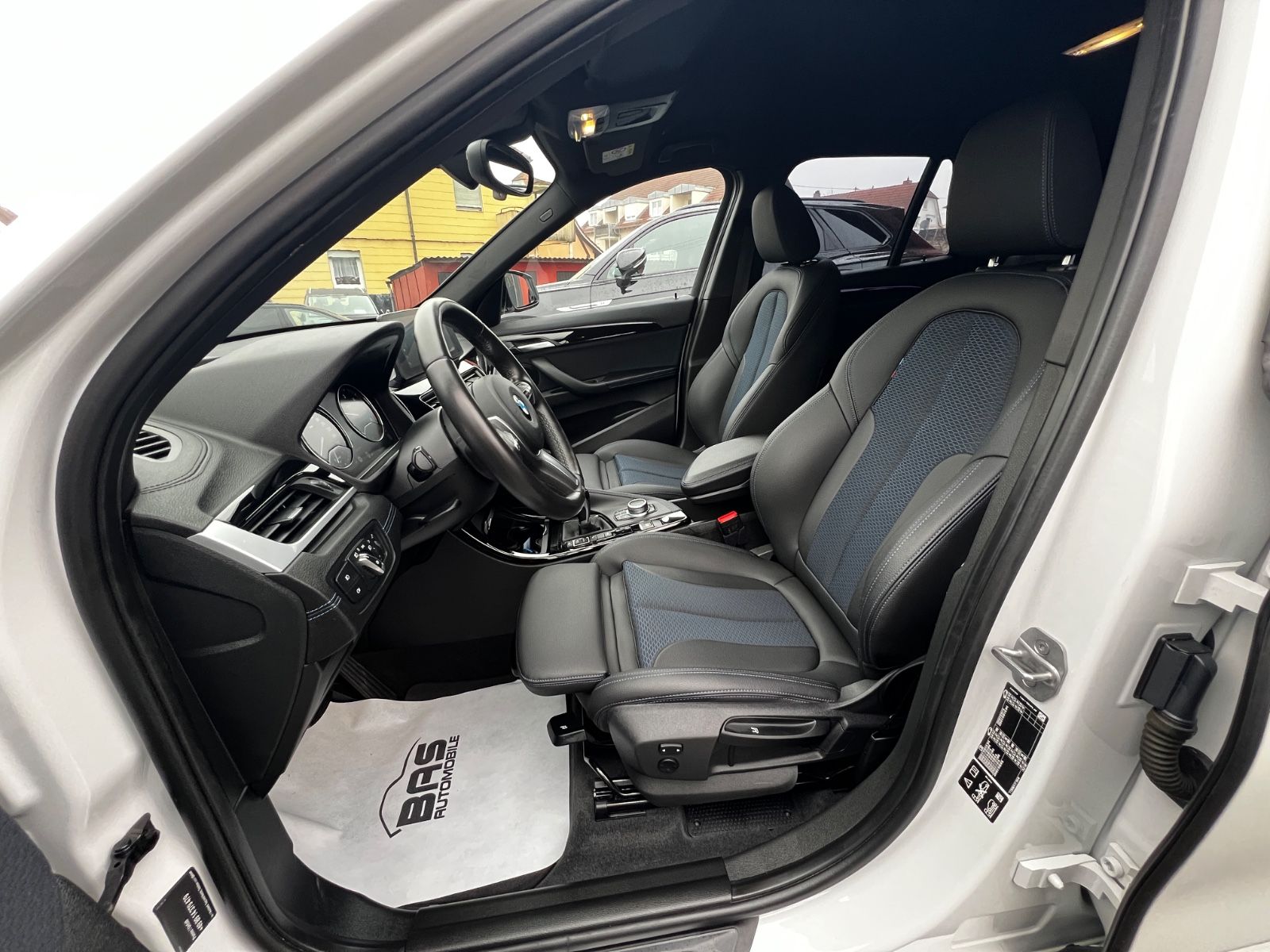 BMW X1 xDrive 20 d M Sport - Samsaru's Car Outlet