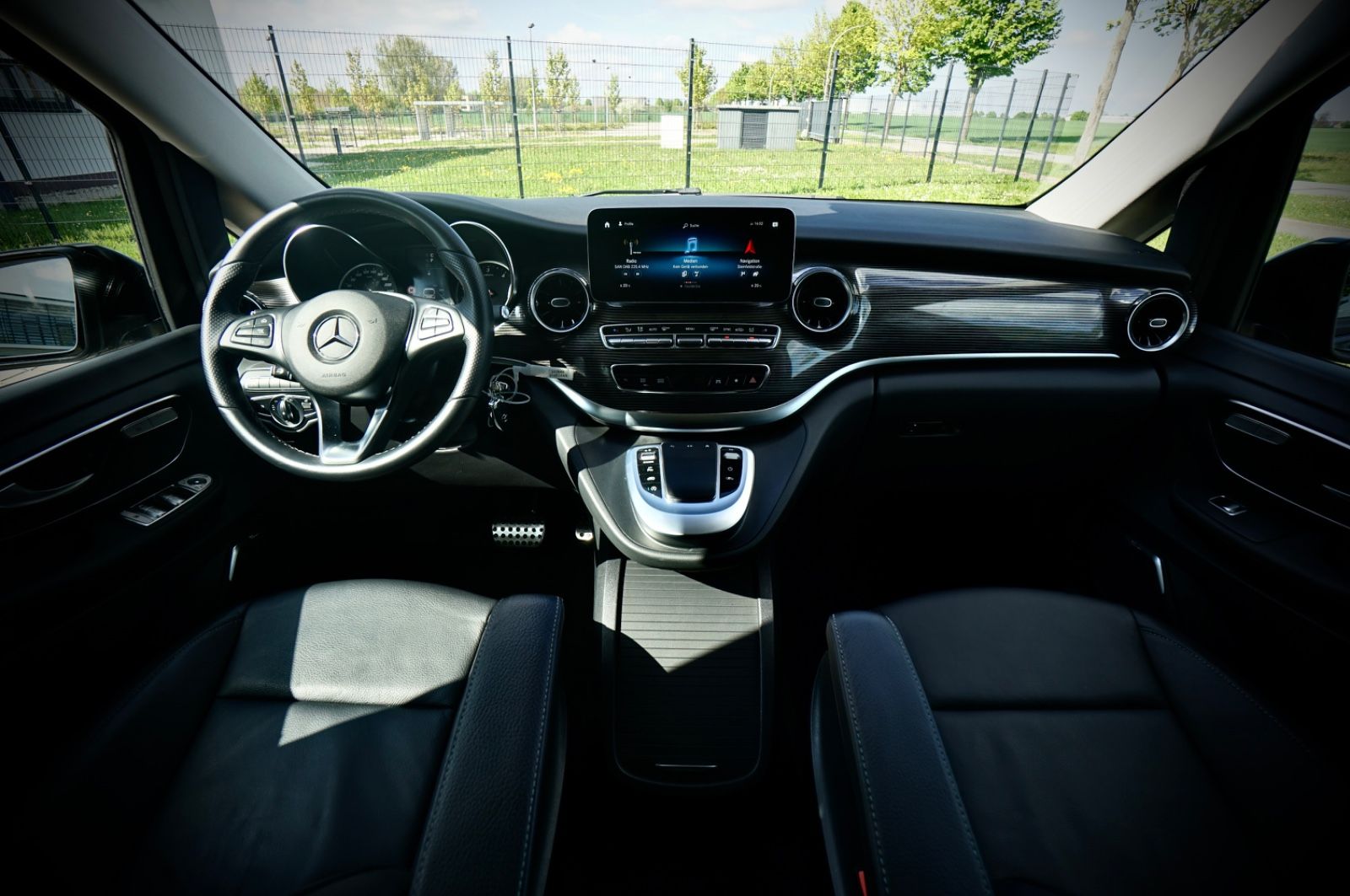 Mercedes-Benz V 300 EDITION - Samsaru's Car Outlet