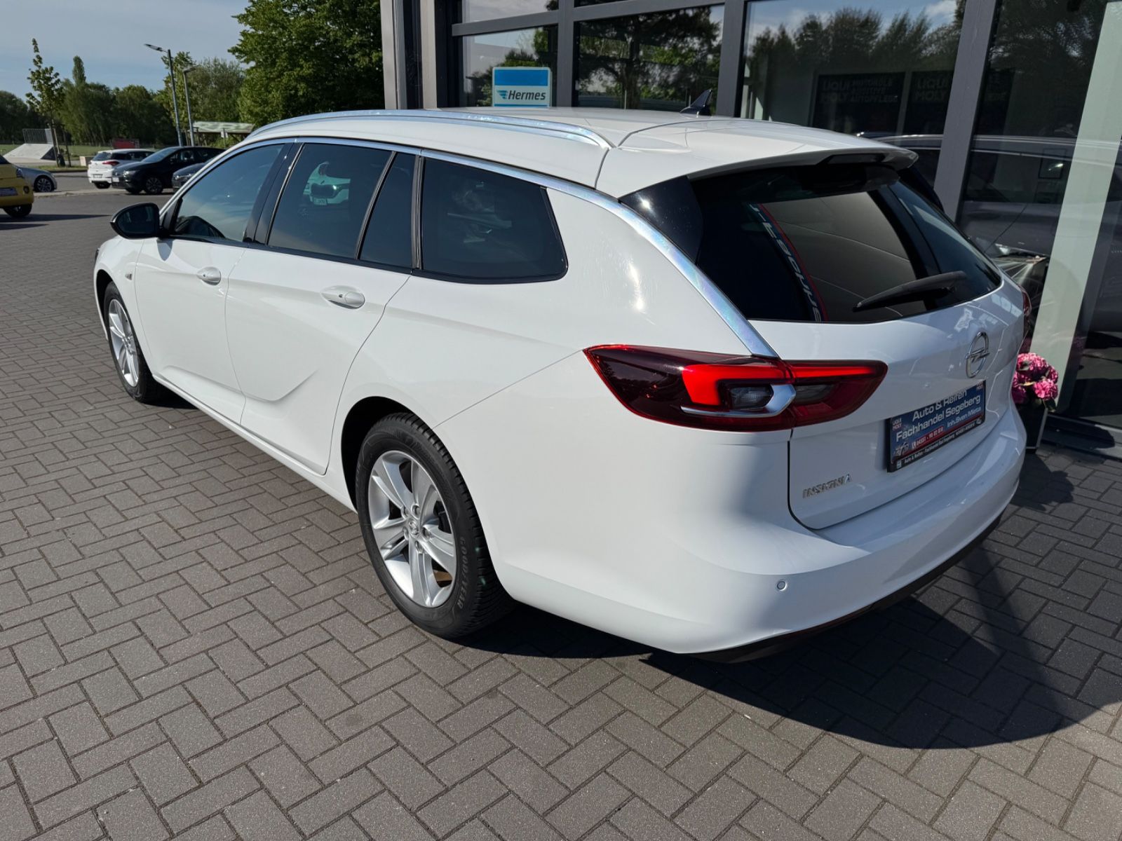 Opel Insignia B Sports Tourer Business - Samsaru's Car Outlet