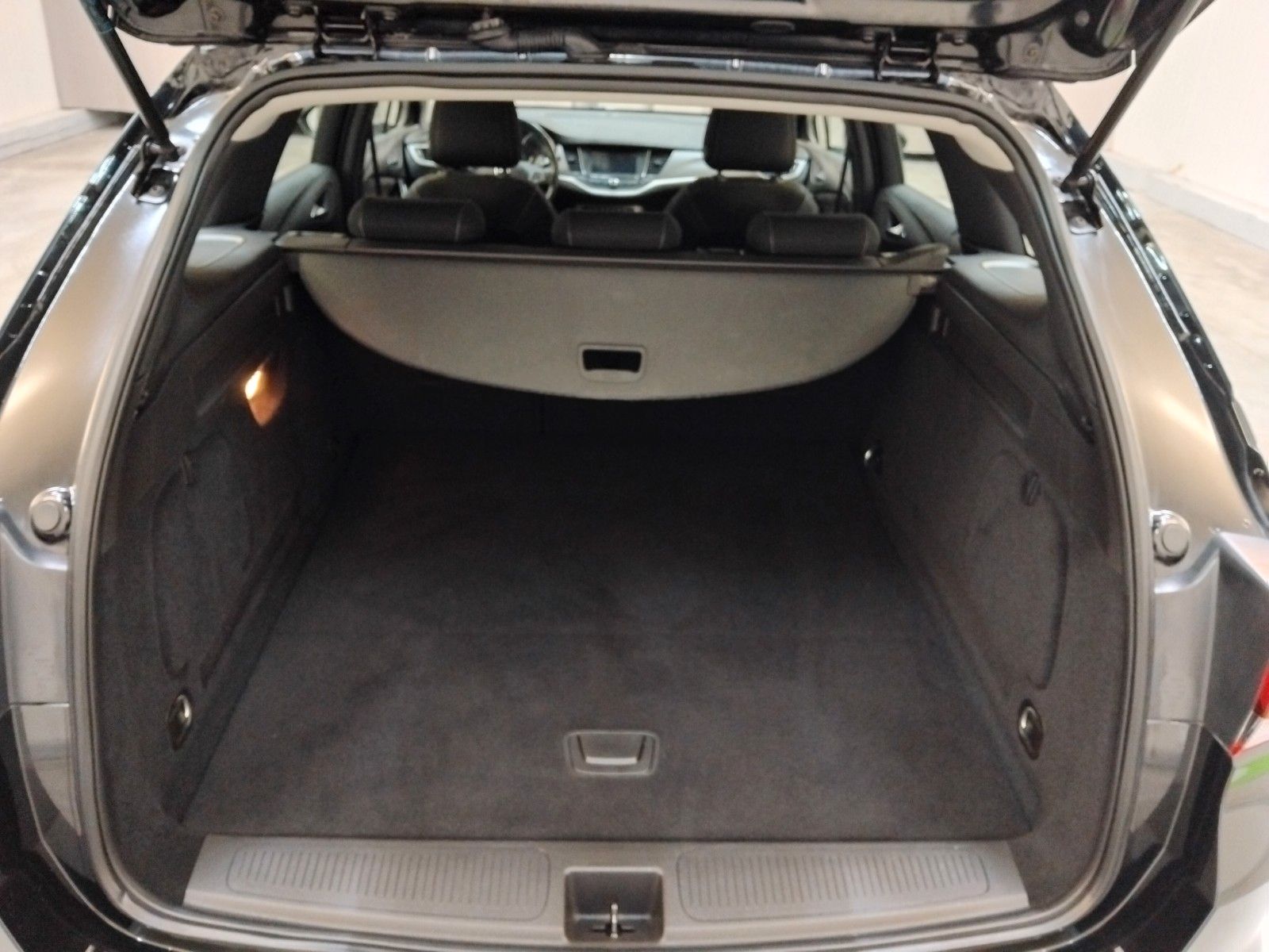 Opel Astra Sports Tourer 1.5 D Edition - Samsaru's Car Outlet