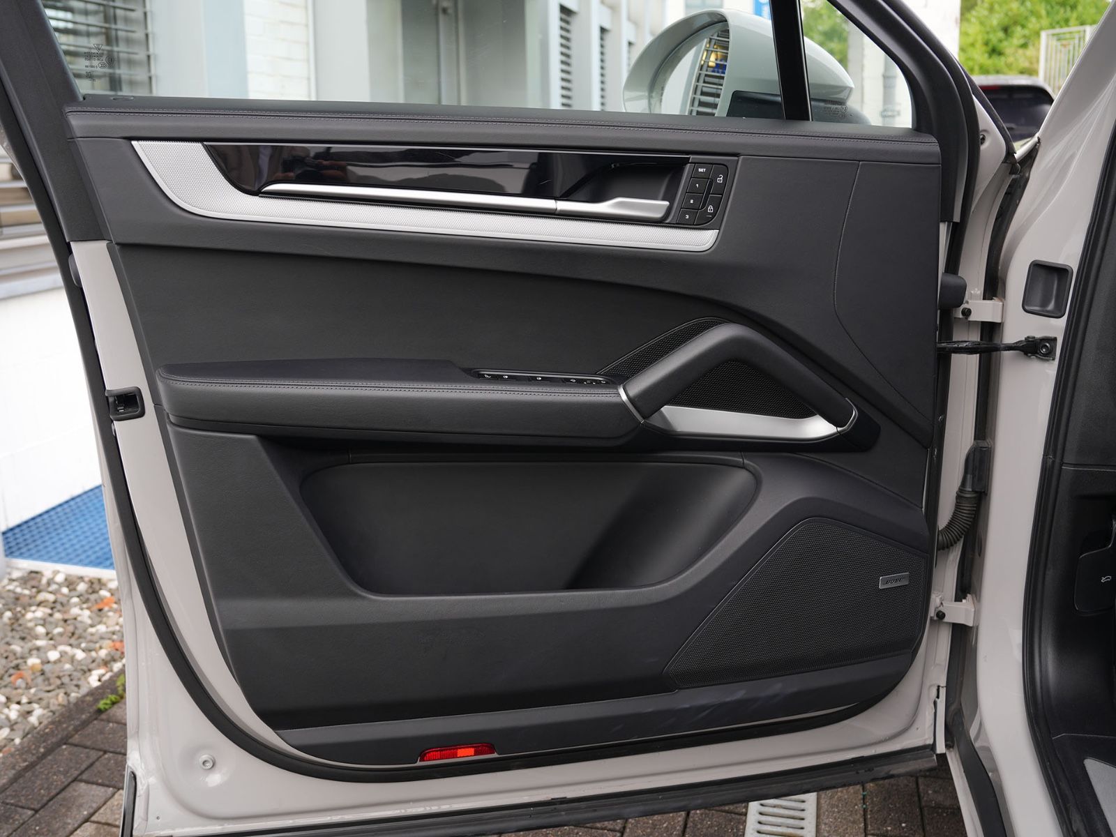 Porsche E-Hybrid Coupé SPORTDESIGNPAKET-ACC-MASSAGE-VOLL