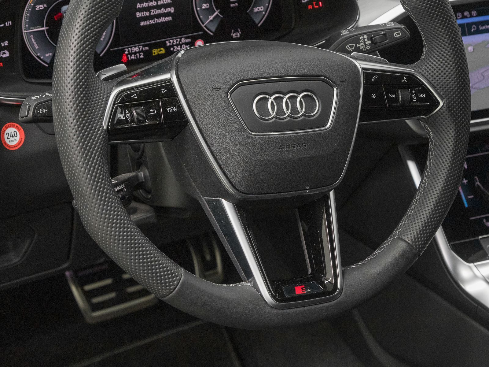 Audi A6 Avant 55 TFSIe Q S LINE - Samsaru's Car Outlet
