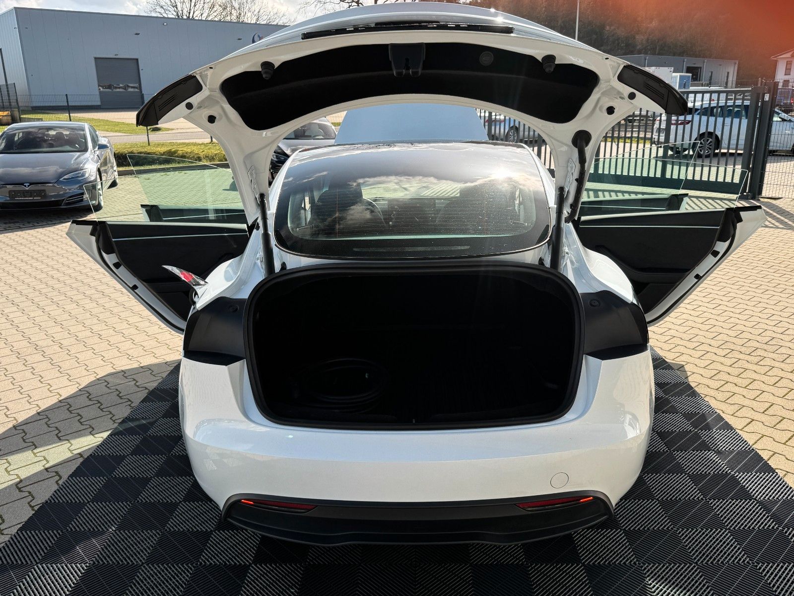 Tesla MODEL 3 HIGHLAND LR AWD | HW4 | TOW PACKAGE |