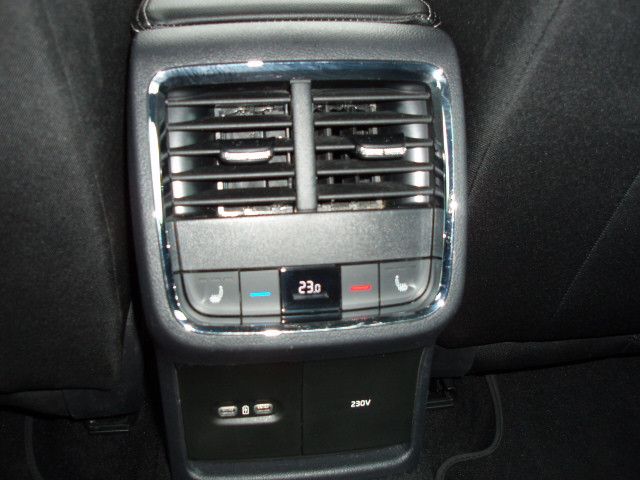 Skoda Octavia Combi Style 2.0 TDI DSG - Samsaru's Car Outlet