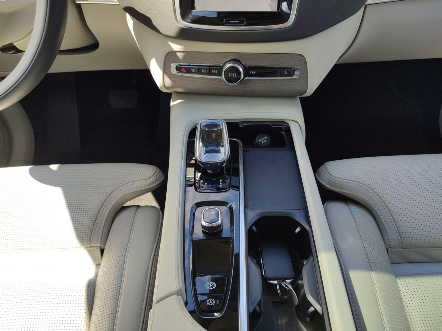 Volvo XC90 Ultimate Bright AWD 7-Sitzer HUD Pano AD St