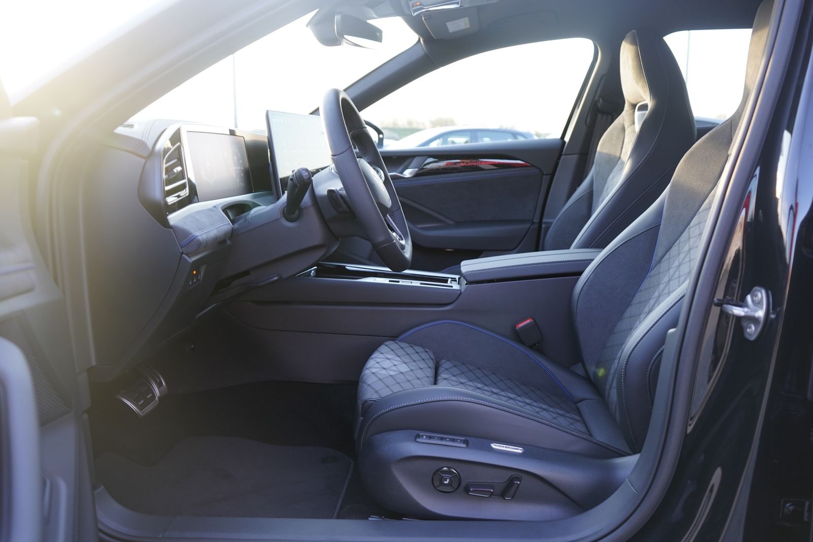 Volkswagen Passat Variant R-Line BlackStyle 2.0 TSI 4M  DSG