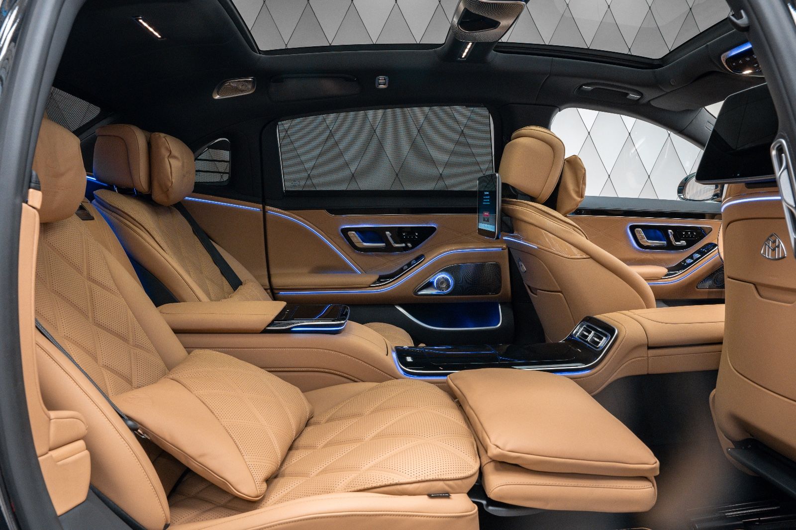 Mercedes-Benz S 680 Maybach - Samsaru's Car Outlet