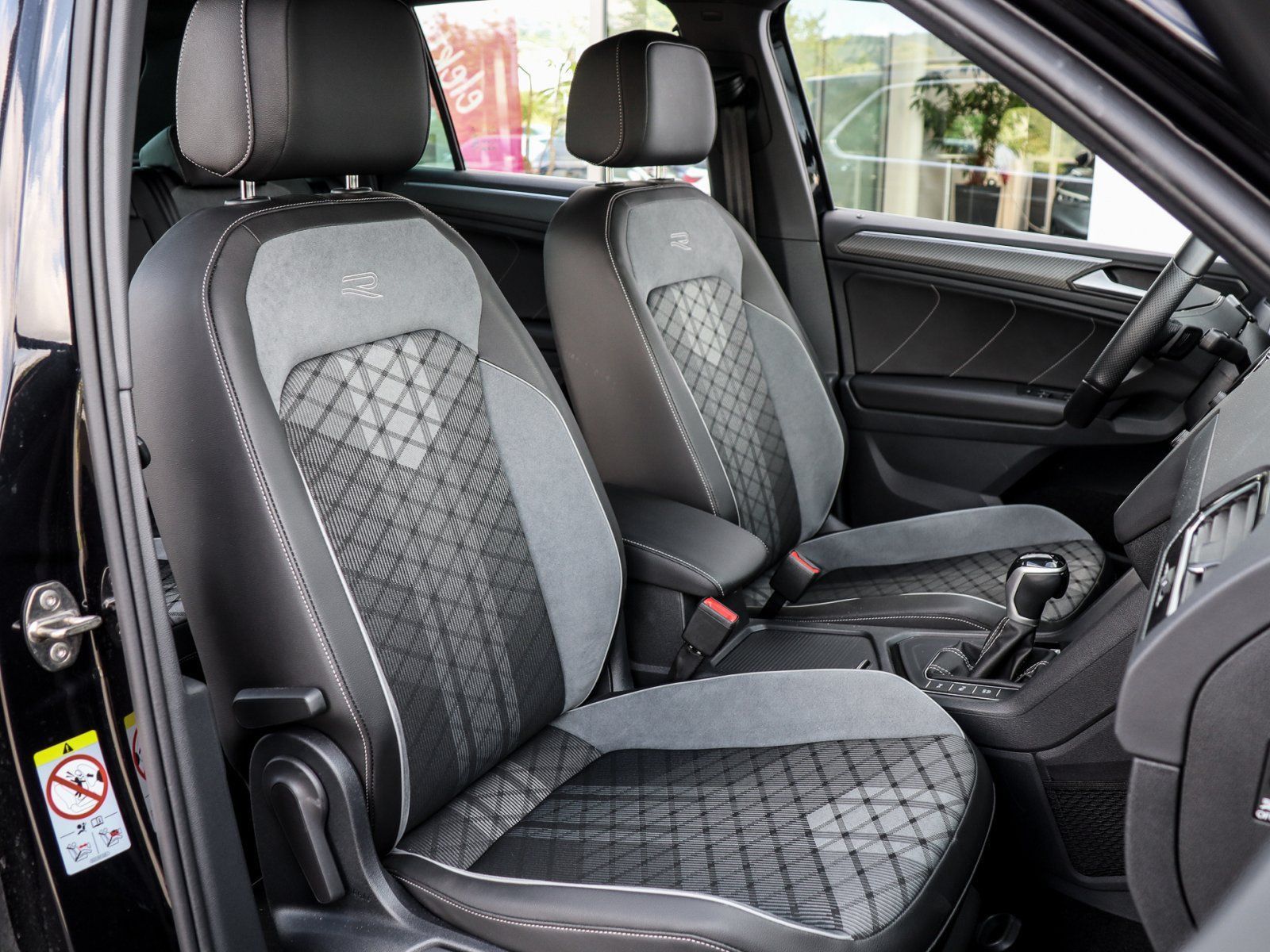 Volkswagen Tiguan R-Line 1.5 TSI DSG - Samsaru's Car Outlet