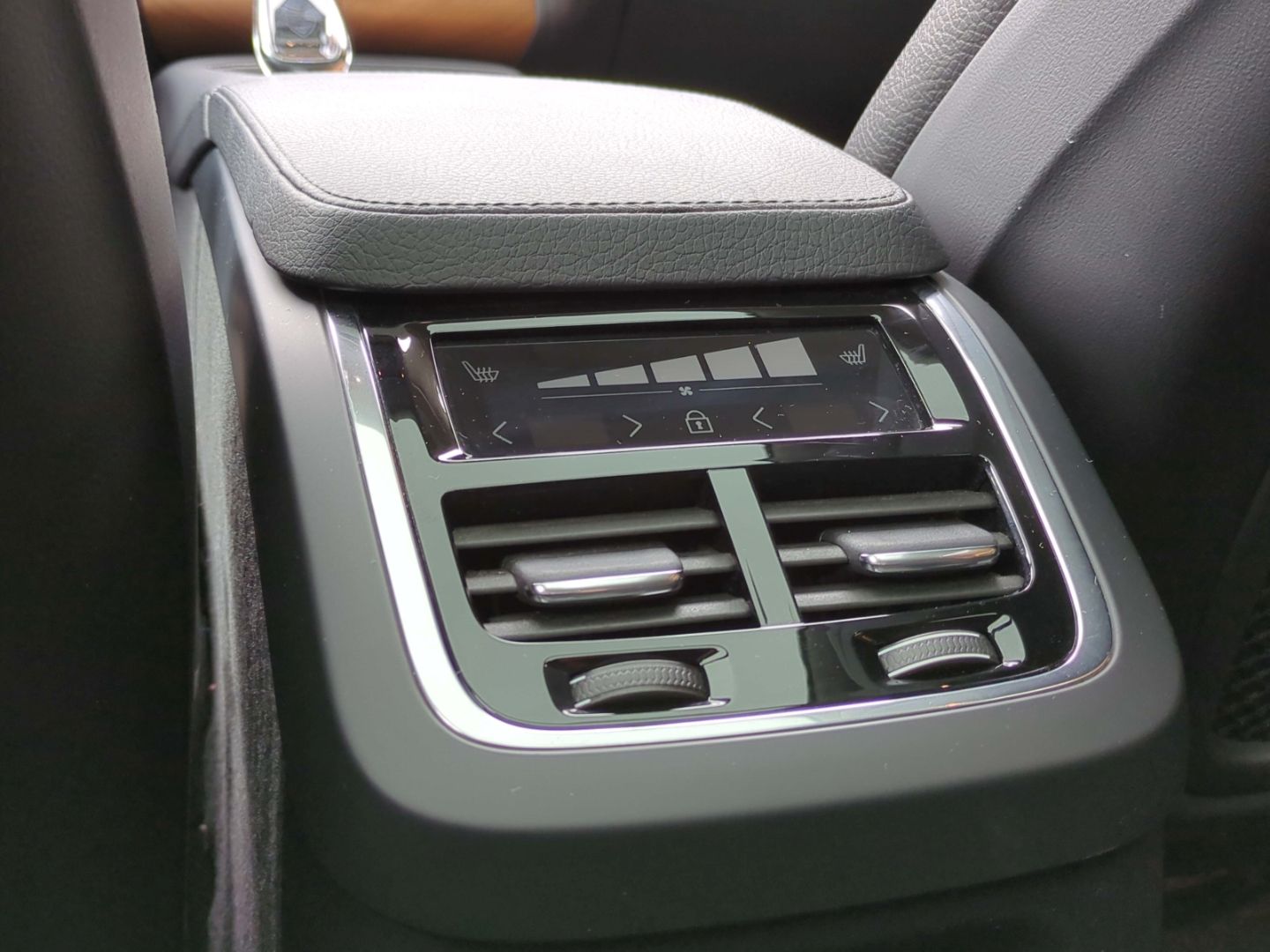 Volvo XC90 Plus Bright Recharge Plug-In Hybrid AWD T8