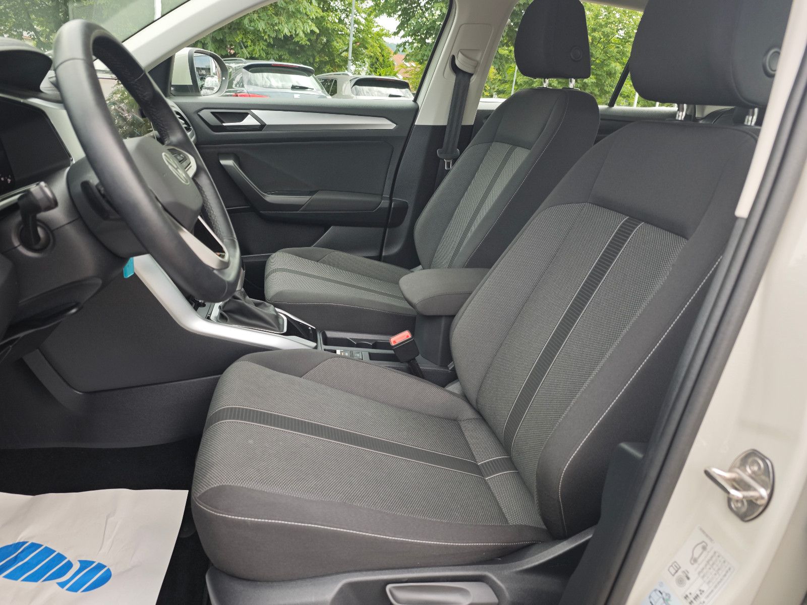 Volkswagen T-Roc Life - Samsaru's Car Outlet