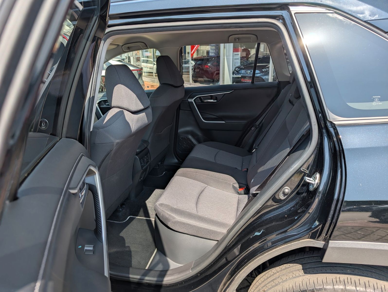 Toyota RAV 4 2.5 Hybrid - Samsaru's Car Outlet