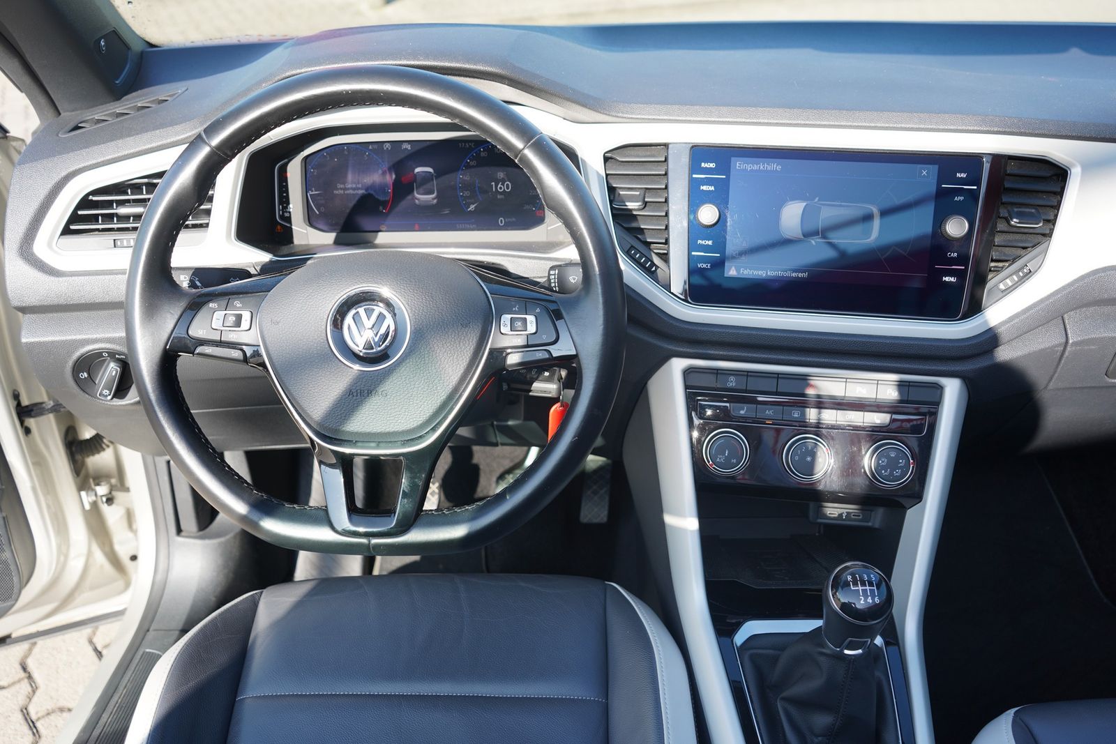 Volkswagen T-Roc 1.5 TSI Style - Samsaru's Car Outlet