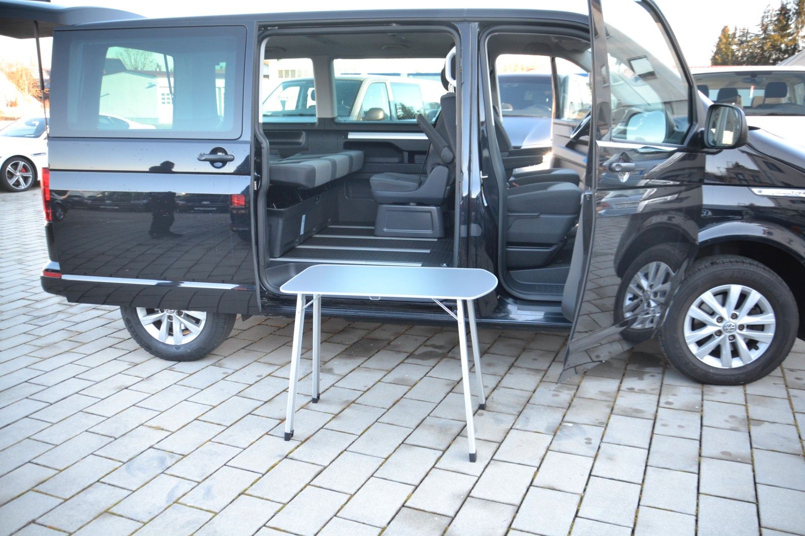 Volkswagen T6.1 Multivan - Samsaru's Car Outlet