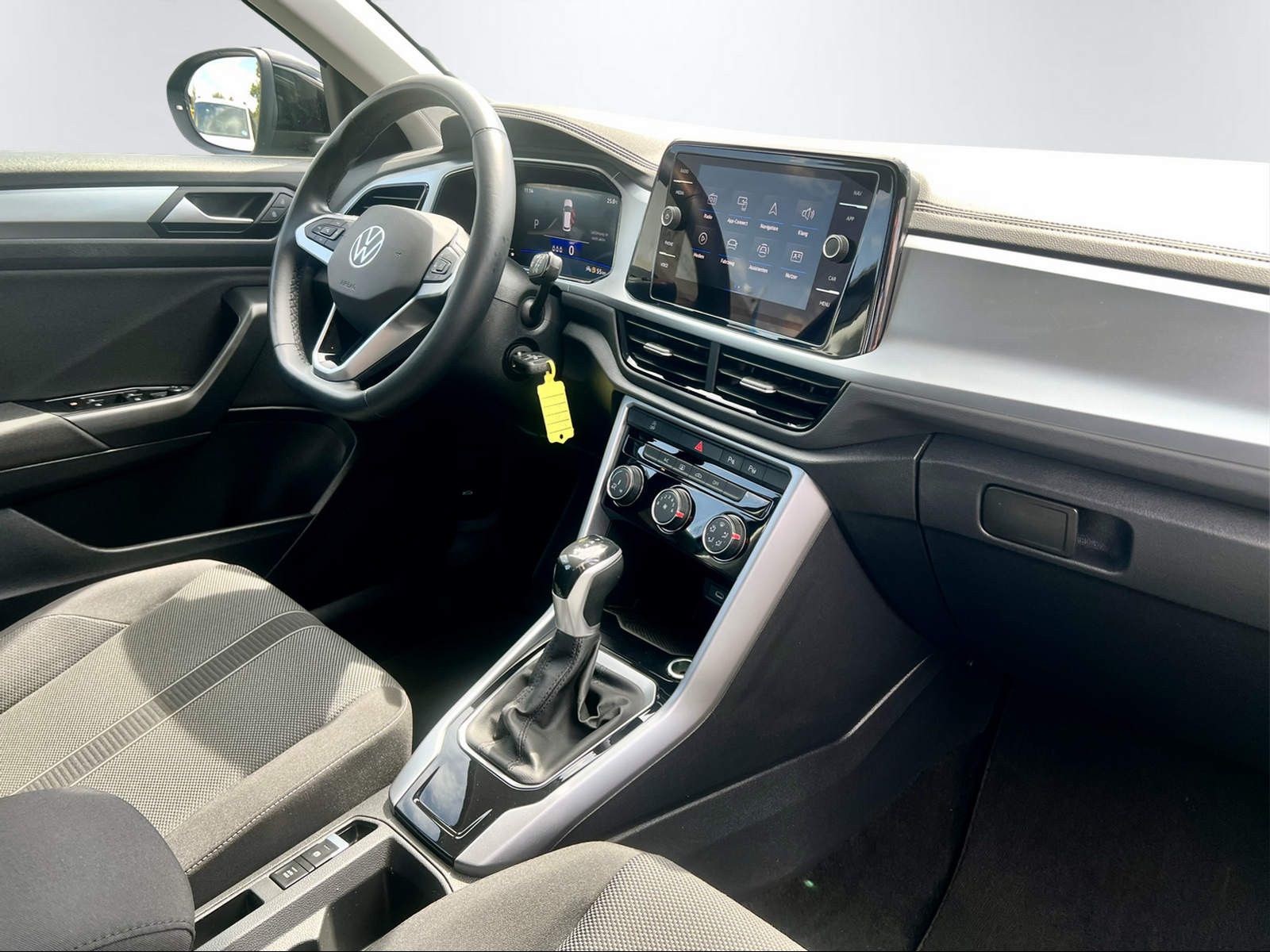 Volkswagen T-Roc LIFE - Samsaru's Car Outlet