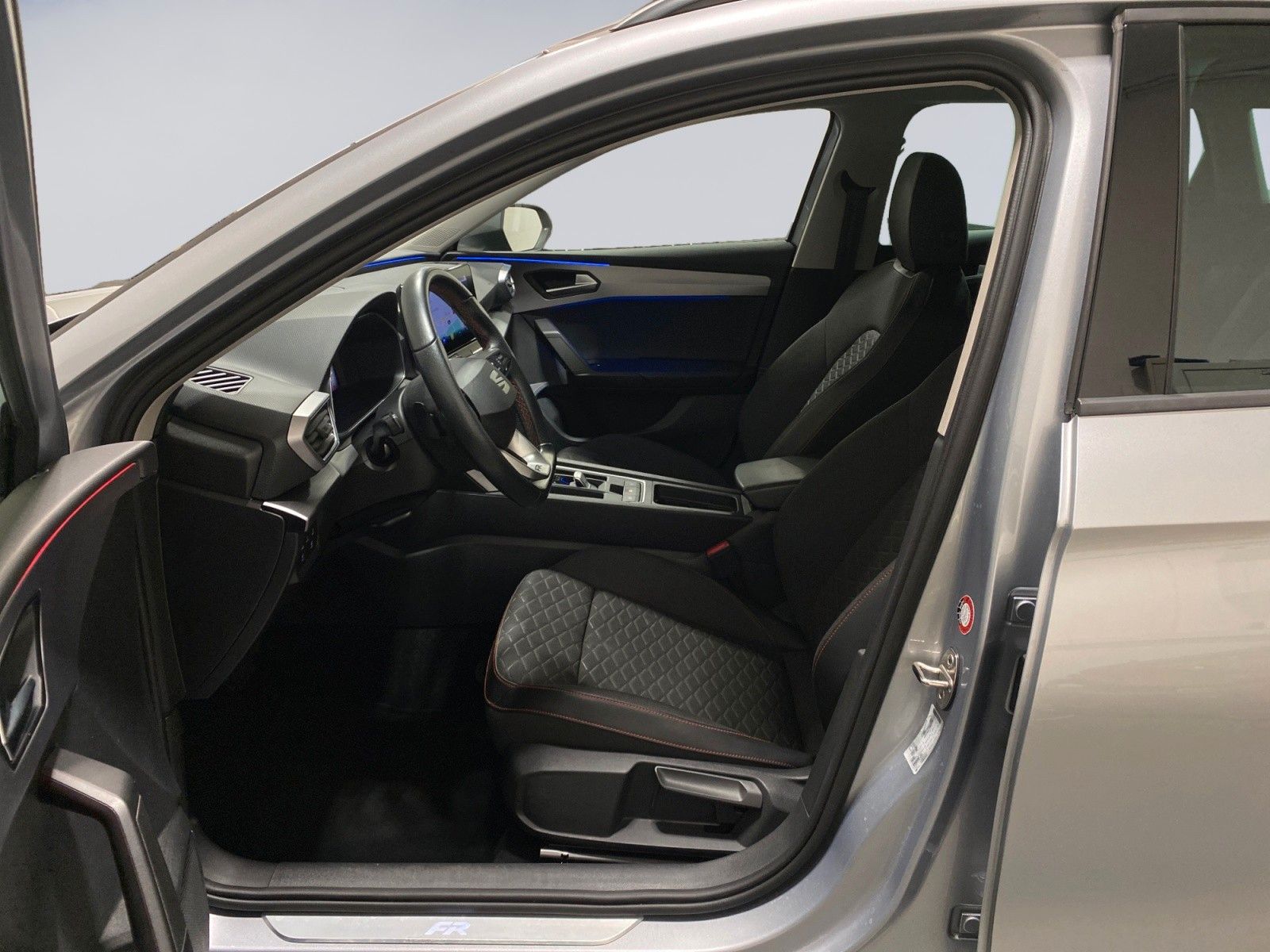 Seat Leon Sportstourer FR AHK Kamera Navi SHZ LED DAB