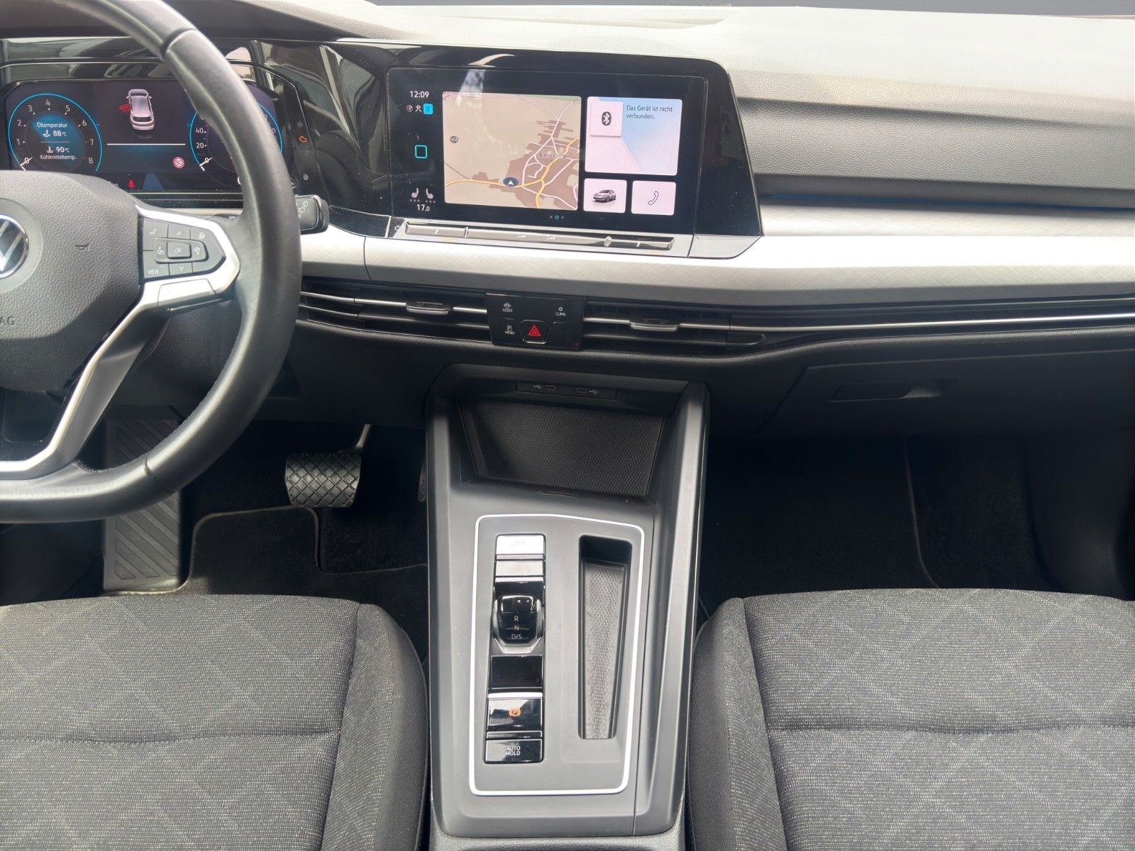 Volkswagen Golf VIII Life eTSI - Samsaru's Car Outlet