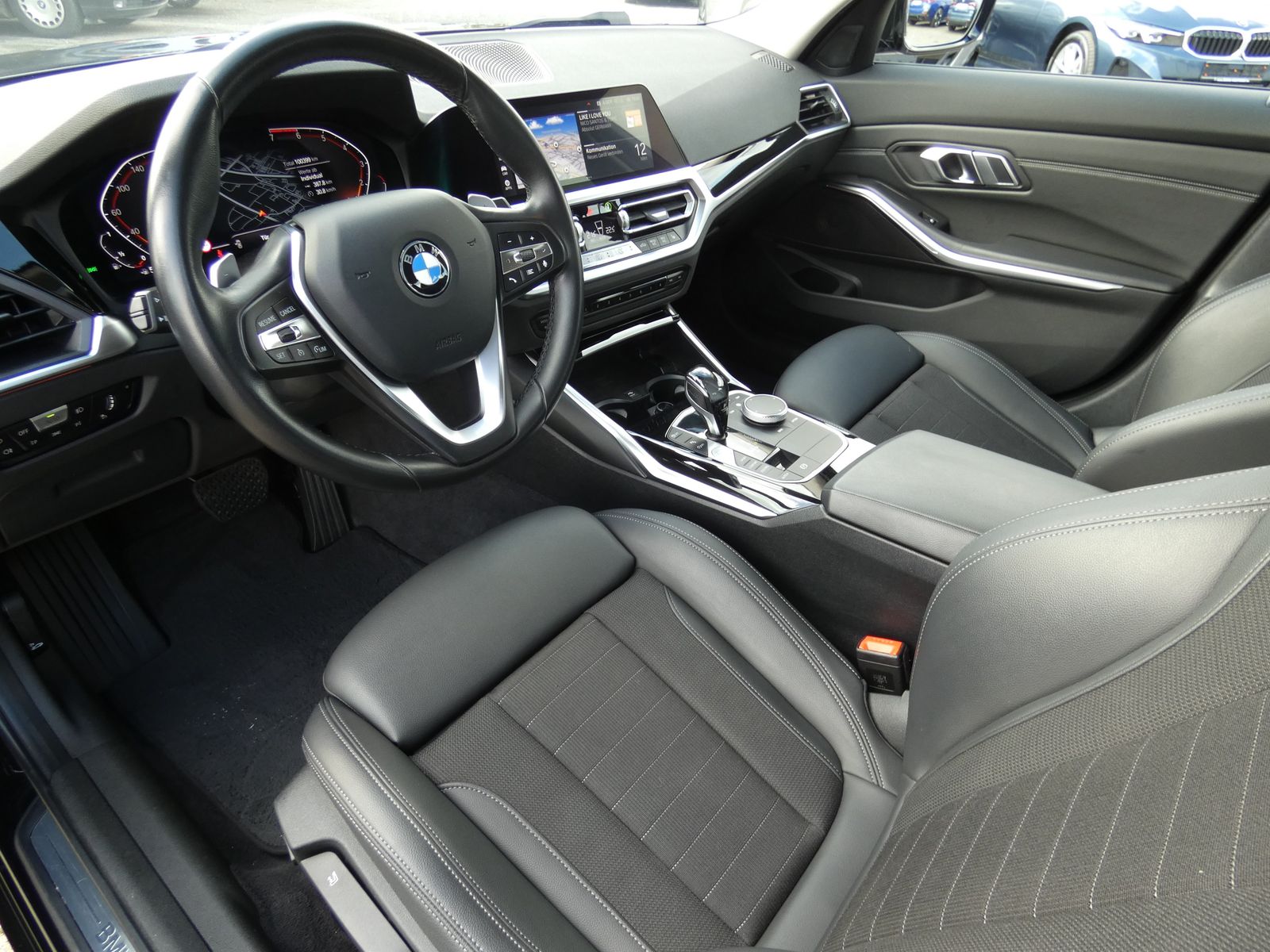 BMW 320i xDrive Limousine Sport Line HiFi DAB LED
